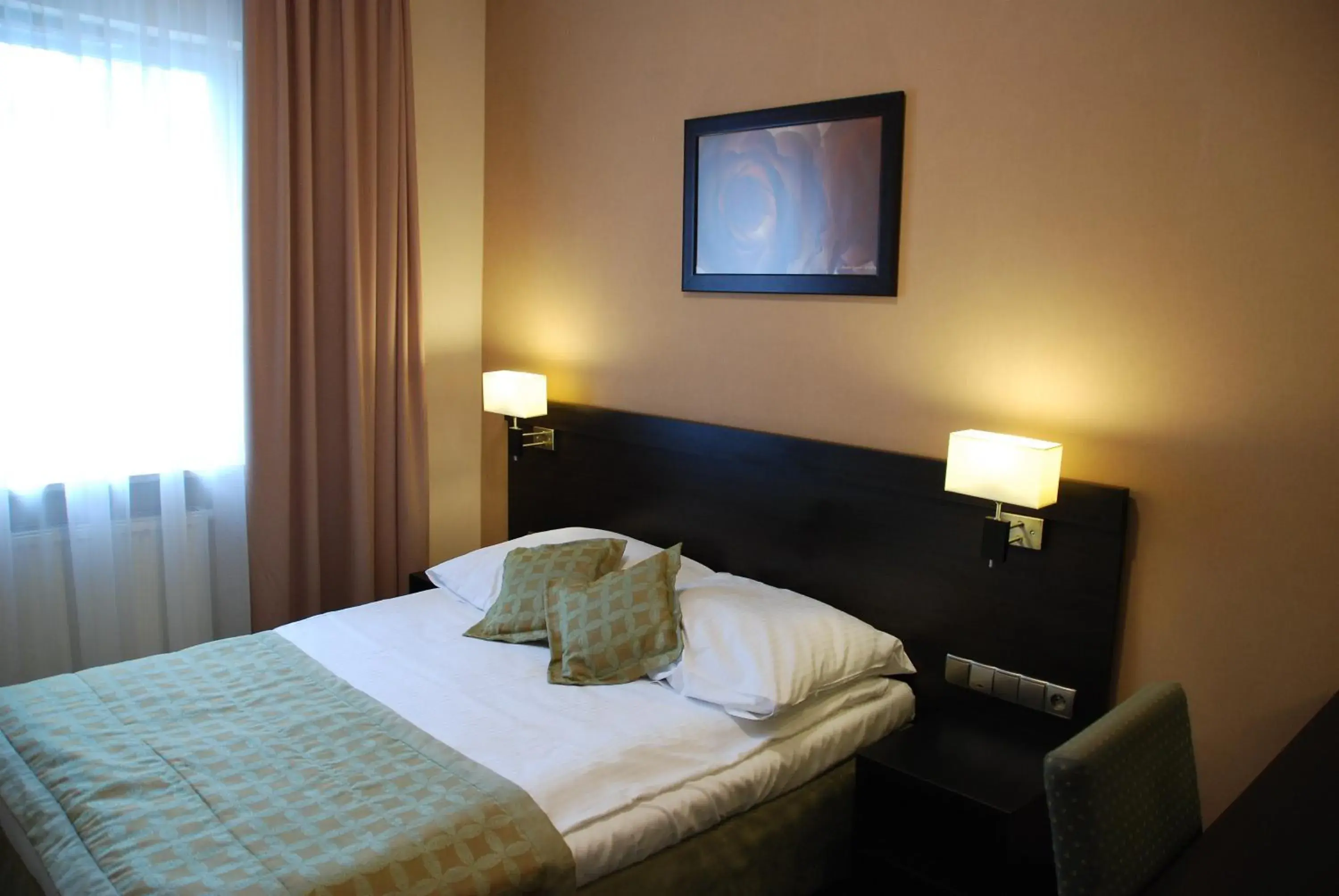 Standard Queen Room in Hotel Topaz Poznań Centrum Standard Queen Room in Hotel Topaz Poznań Centrum