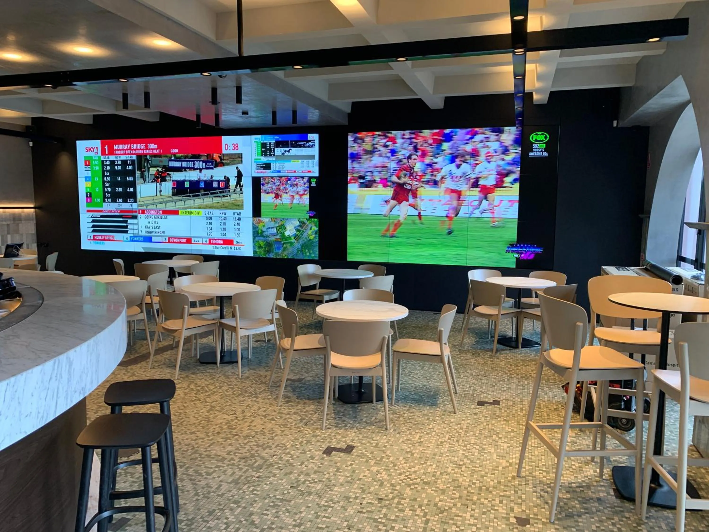 Lounge or bar in Illinois Hotel