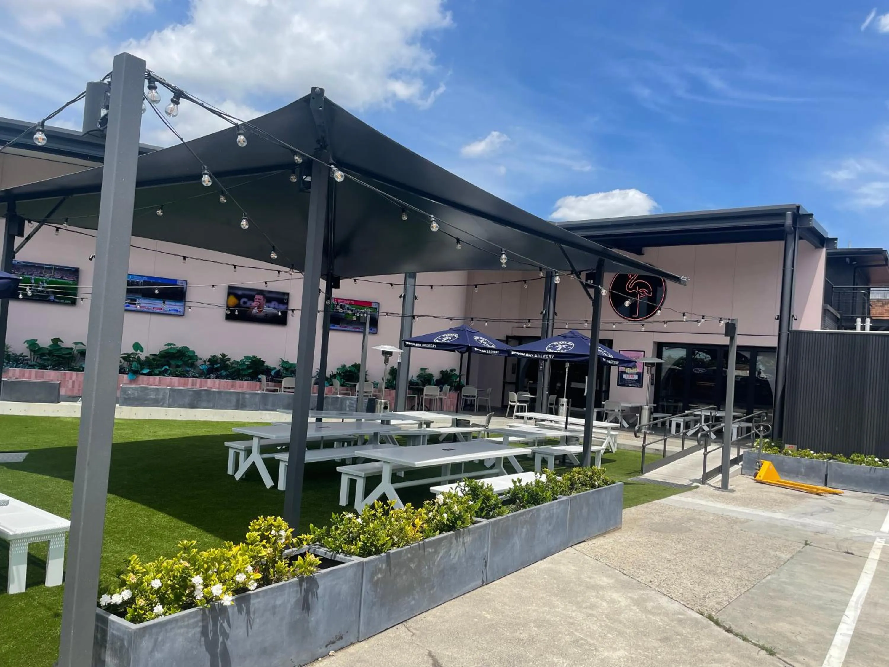 Restaurant/places to eat in Illinois Hotel