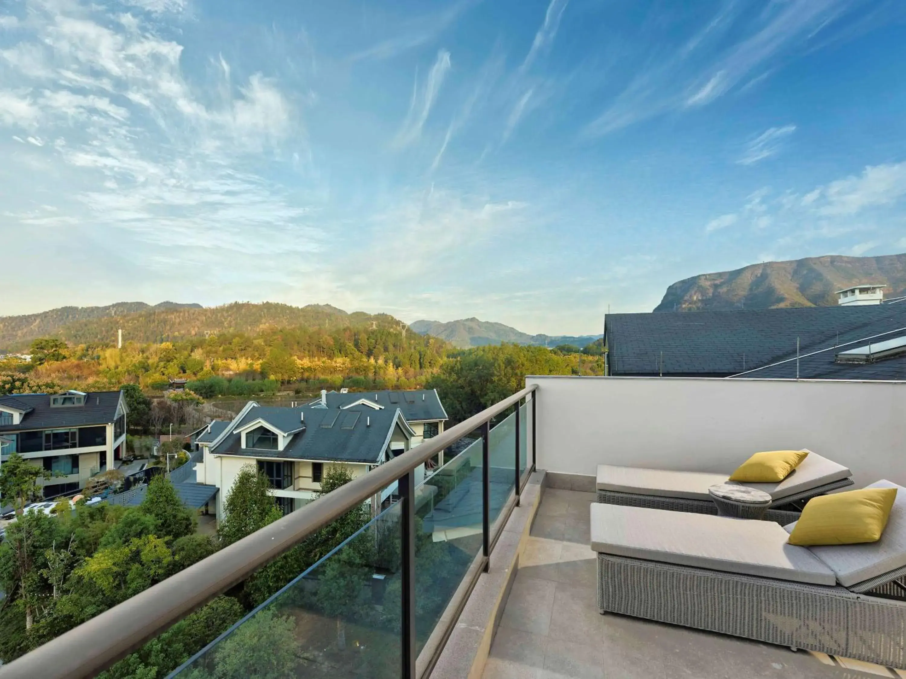 Premium King Suite in Doubletree By Hilton Taizhou Shenxianju Premium King Suite in Doubletree By Hilton Taizhou Shenxianju