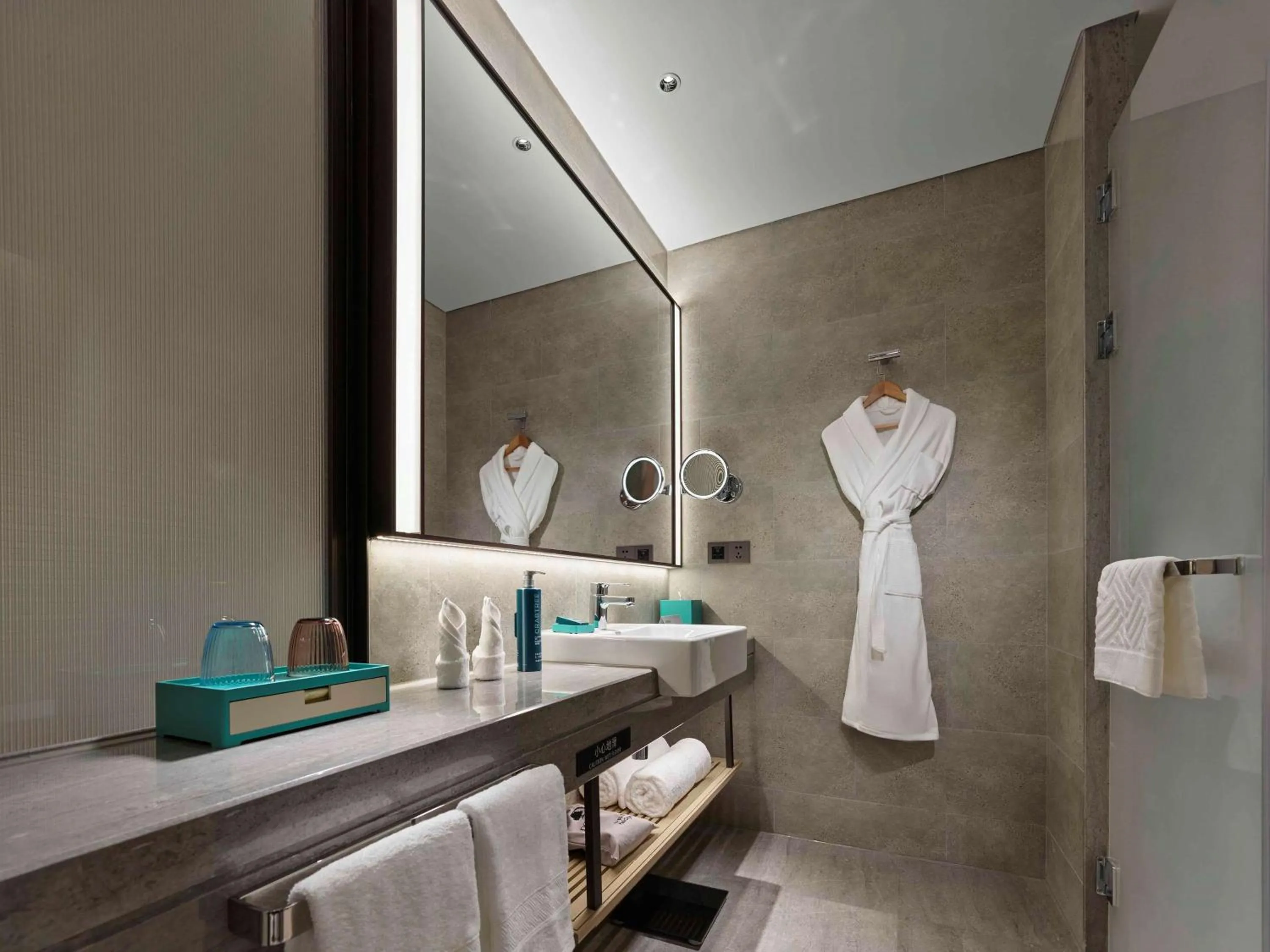 Bathroom in Doubletree By Hilton Taizhou Shenxianju