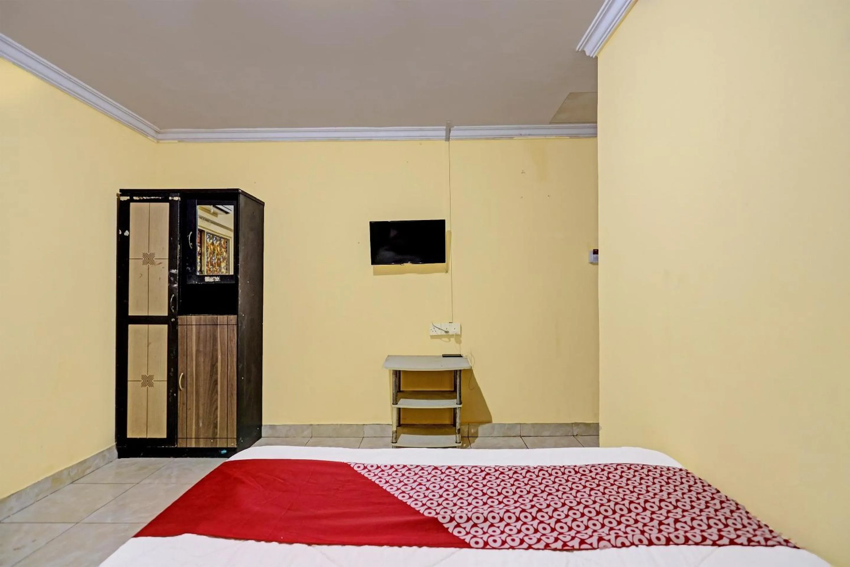 Bedroom, Bed in Hotel O Jasmine 999