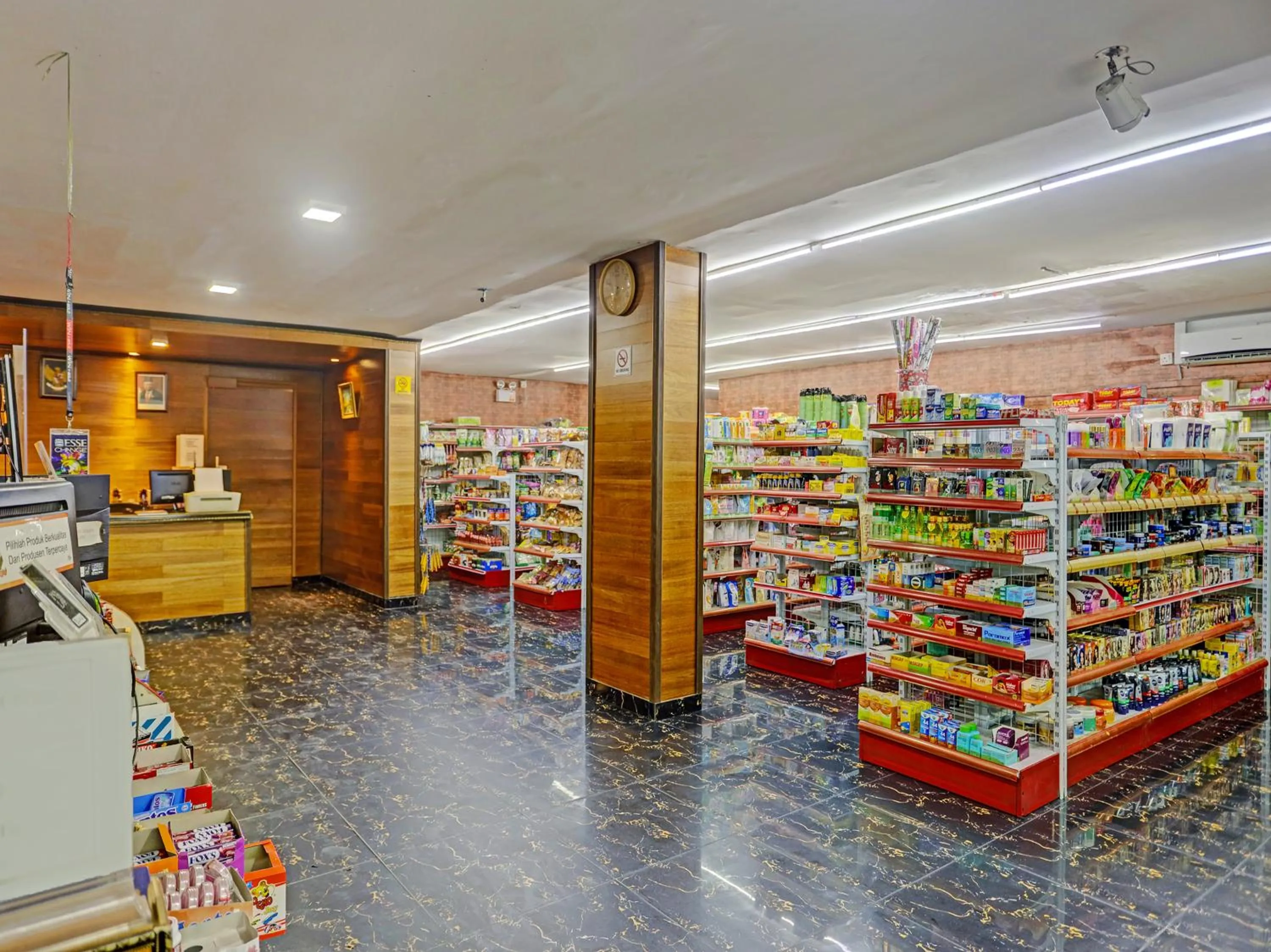 On-site shops in Hotel O Jasmine 999