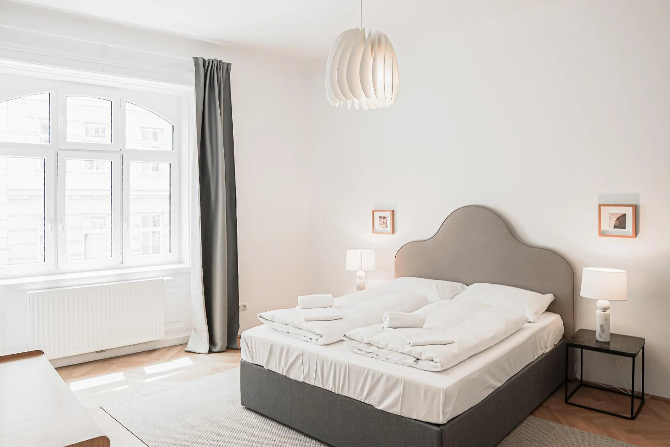 Bedroom, Bed in HeyMi Apartments Zentagasse