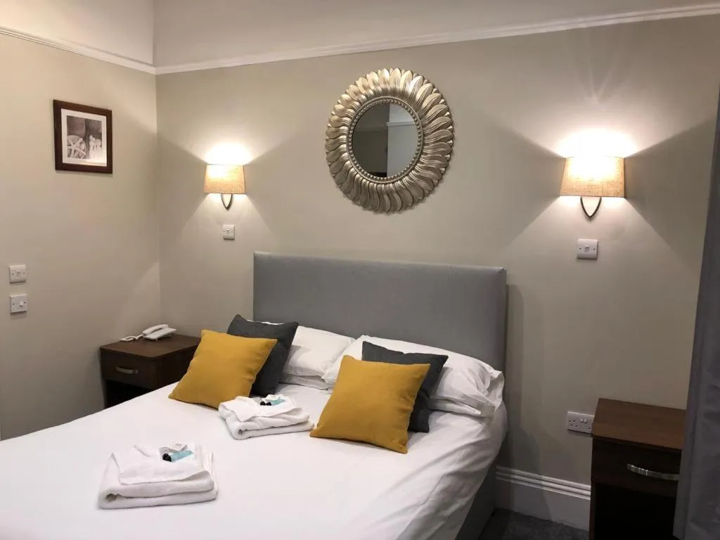 Bedroom in Oban Hotel