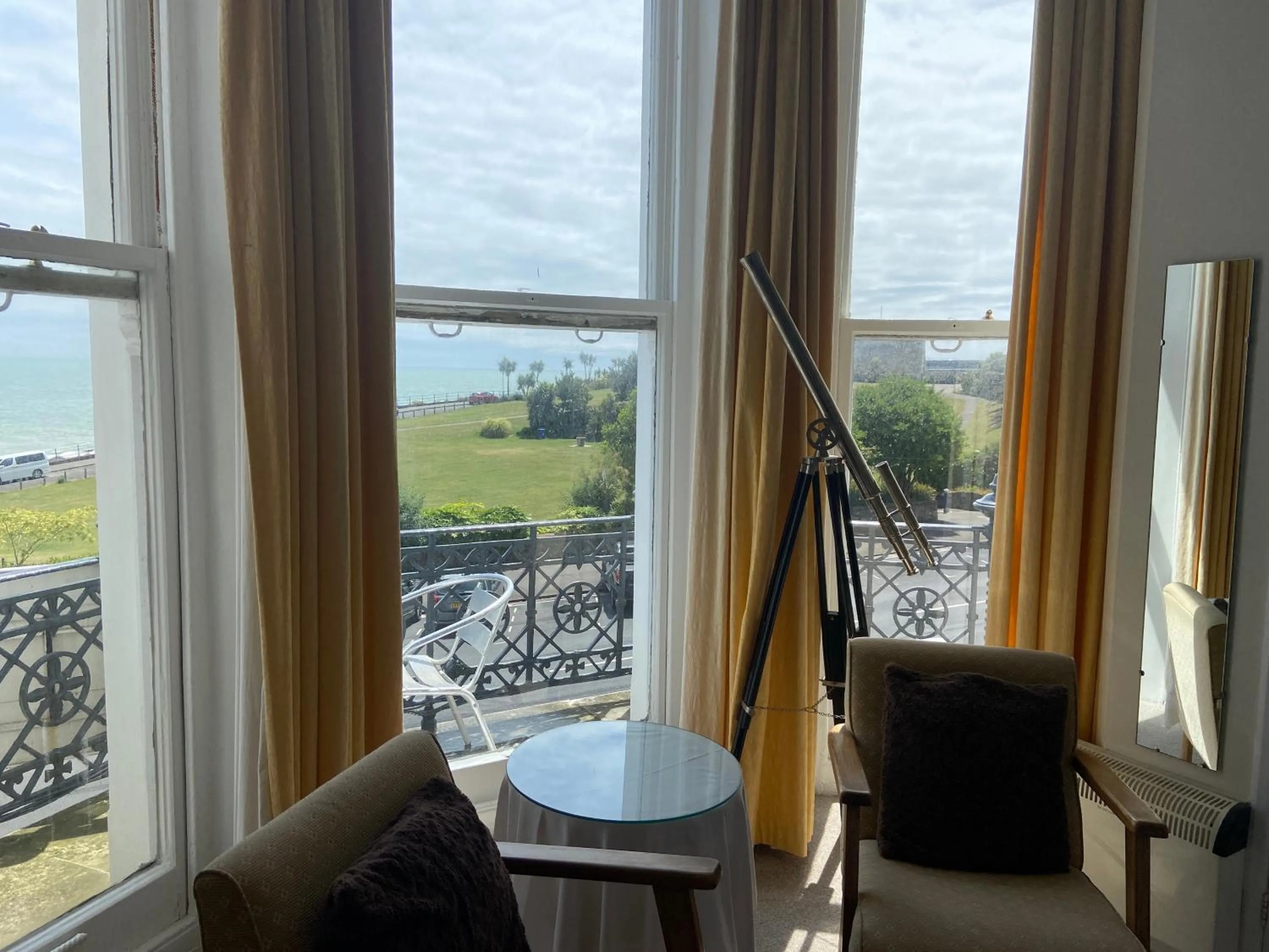 Bedroom in Oban Hotel