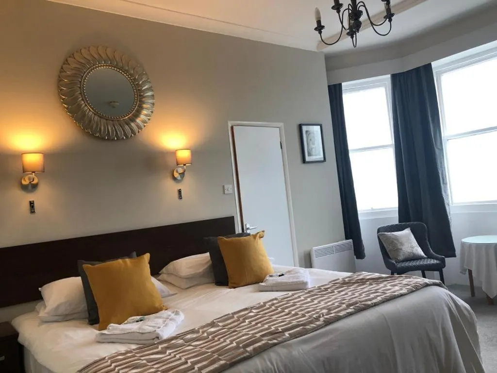 Bedroom in Oban Hotel