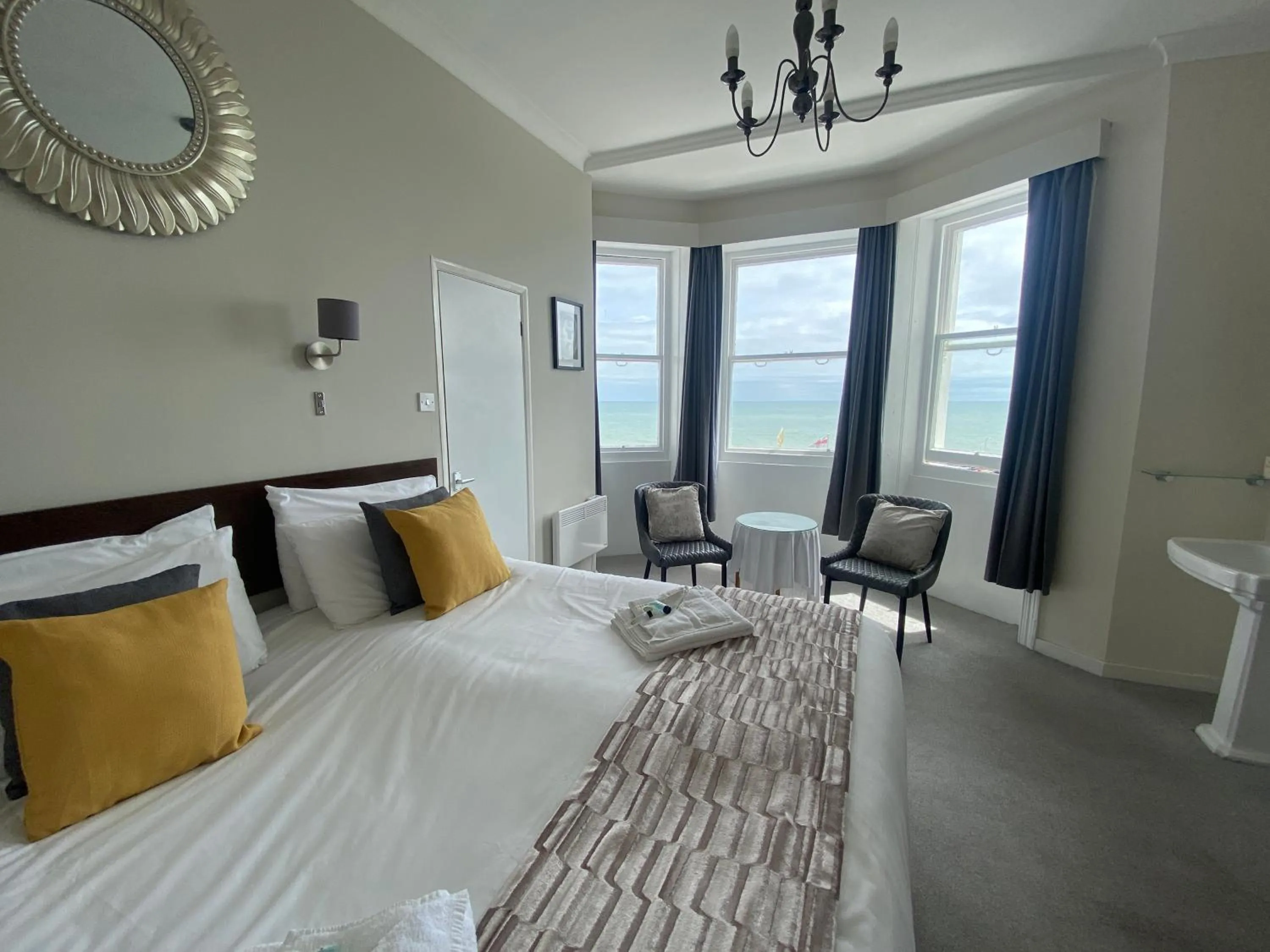 Bedroom in Oban Hotel