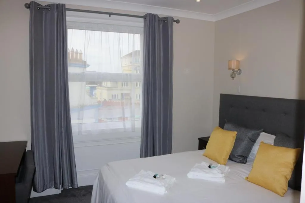 Bedroom in Oban Hotel