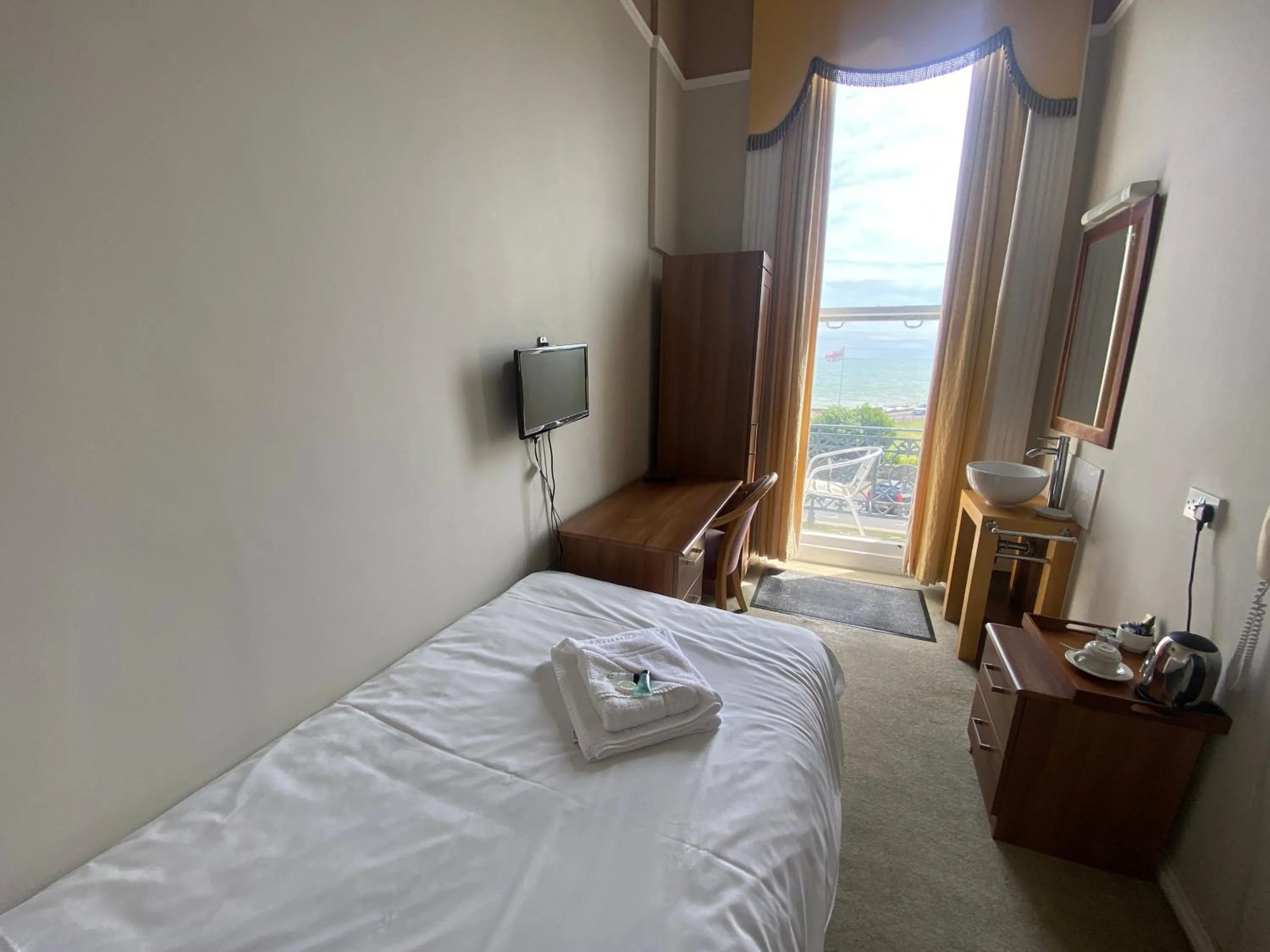 Standard Single Room with Sea View in Oban Hotel