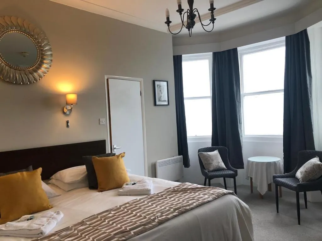 Bedroom in Oban Hotel