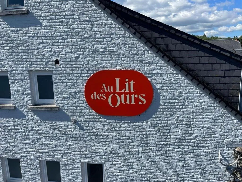 Property logo or sign in Hotel Au lit des ours