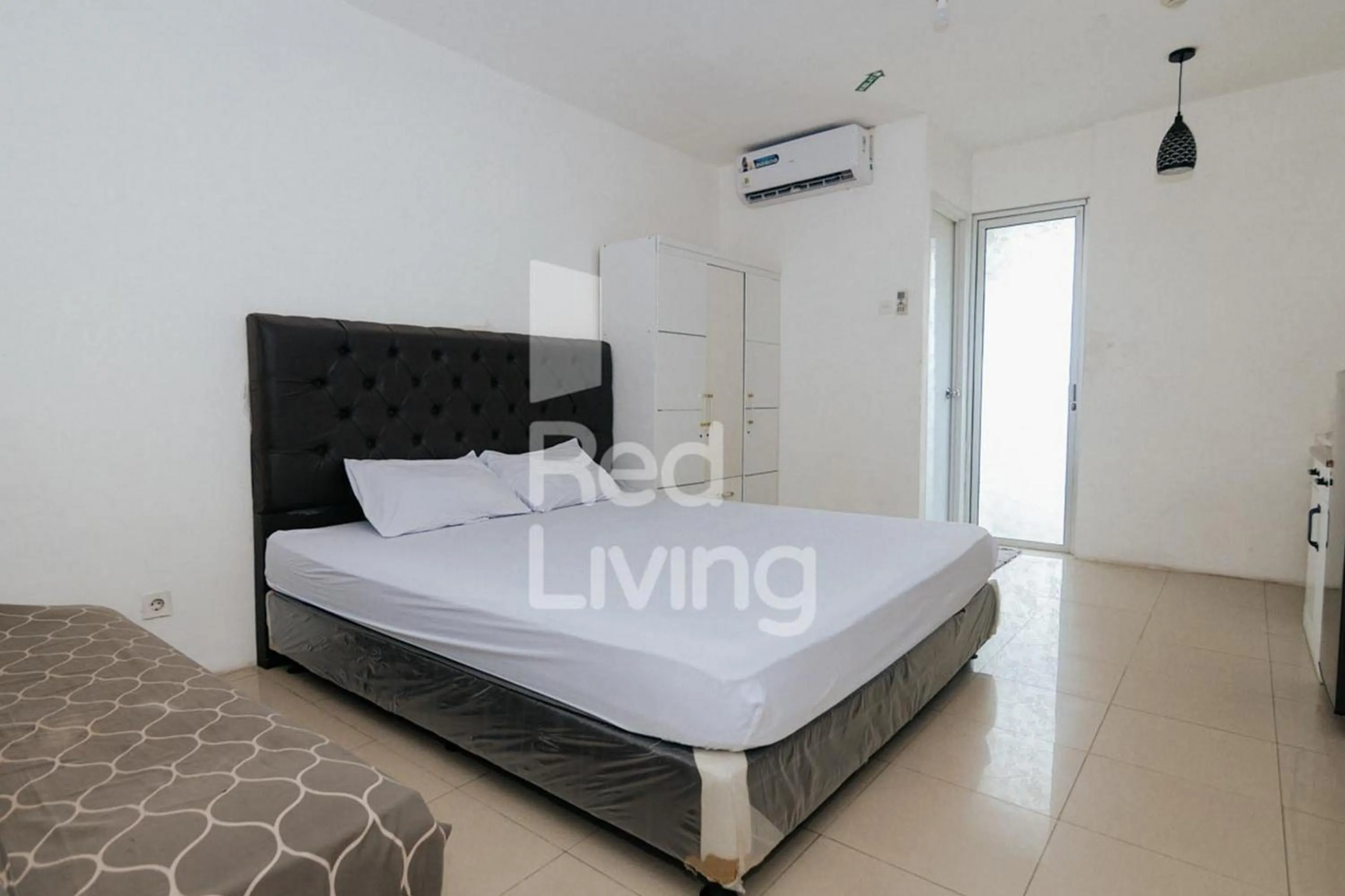 Bedroom, Bed in RedLiving Apartemen Bassura City - Aokla Property Tower Dahlia