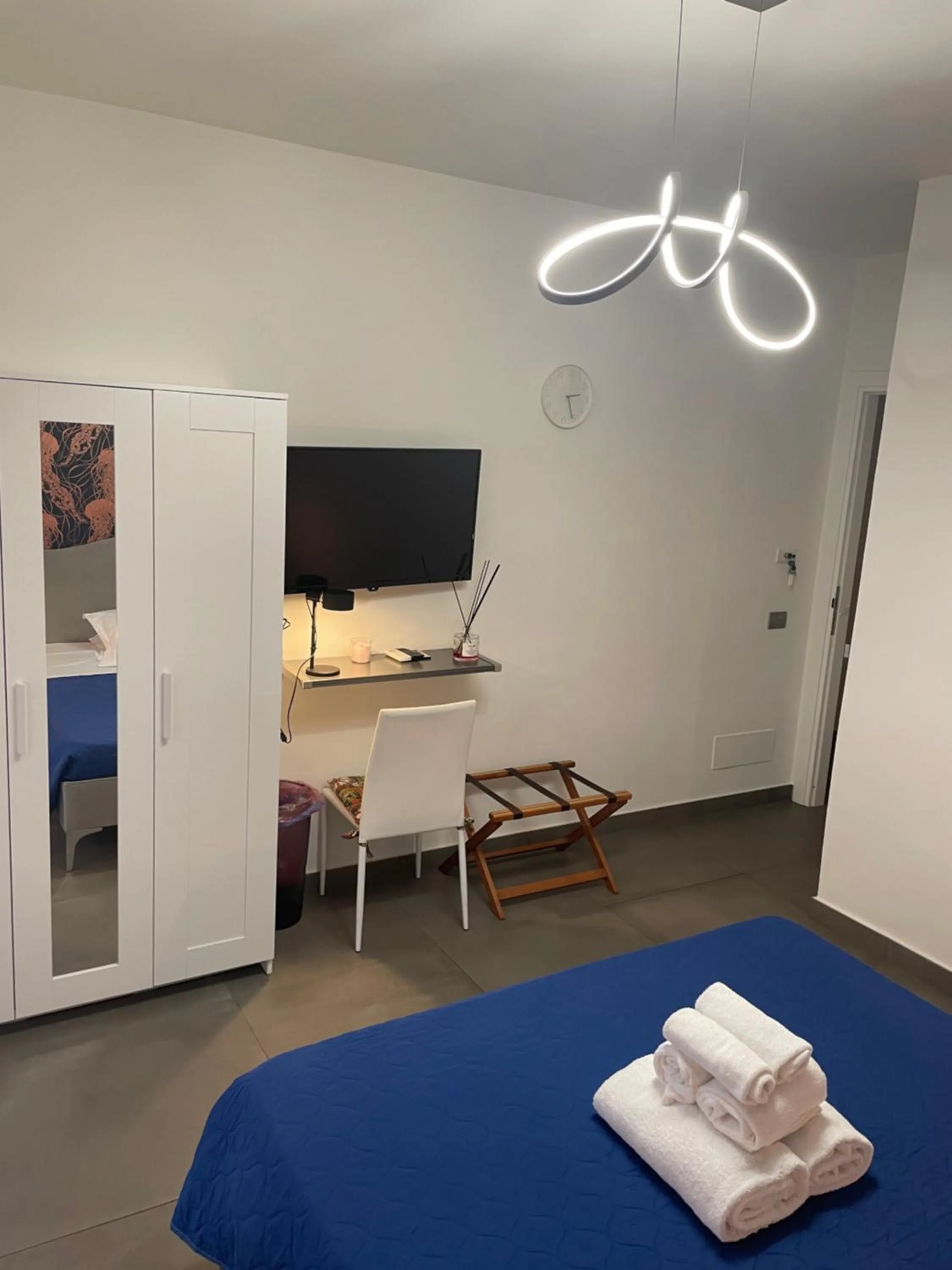 Photo of the whole room, Bed in Stella Rooms