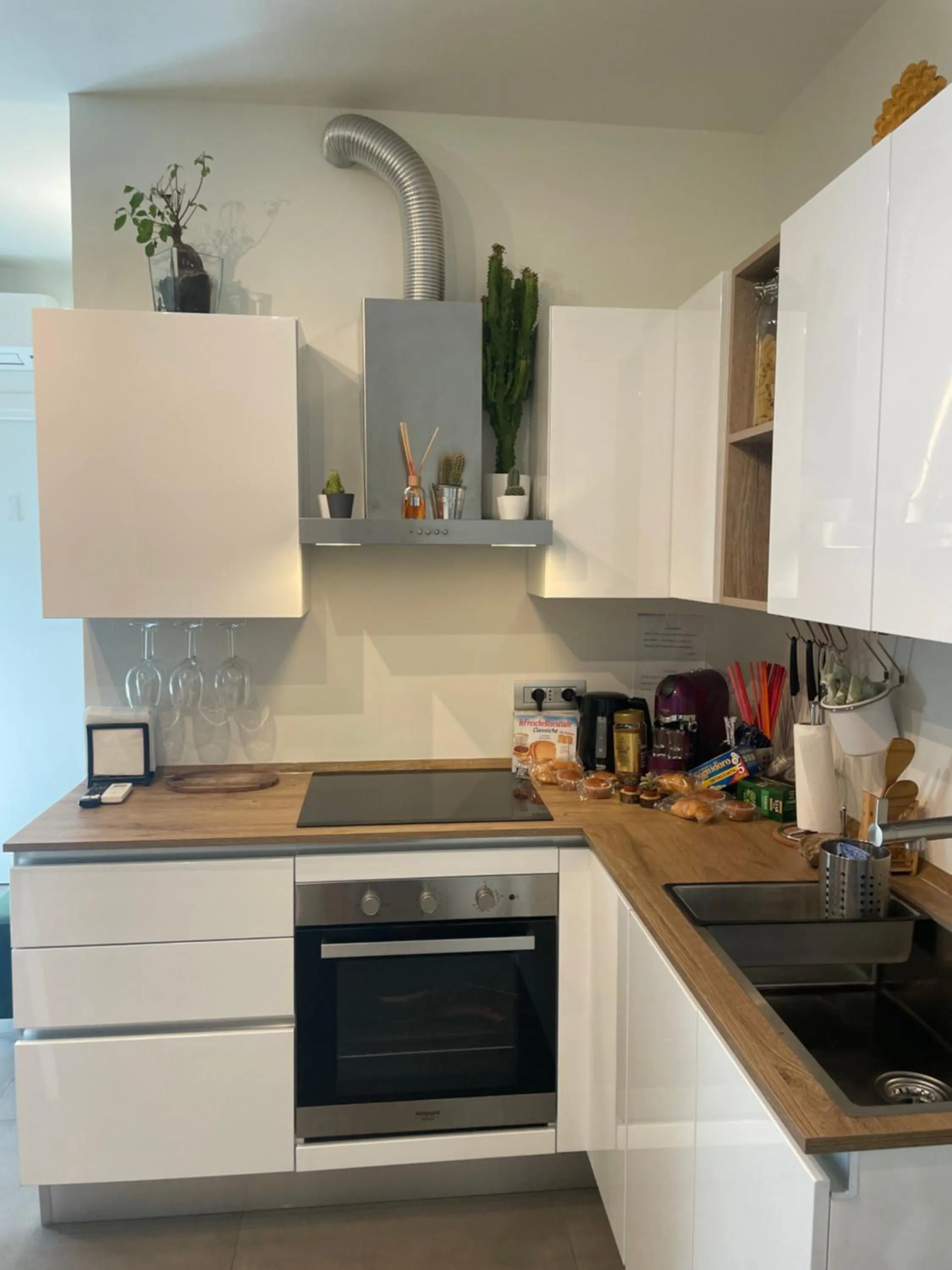 Communal kitchen in Stella Rooms