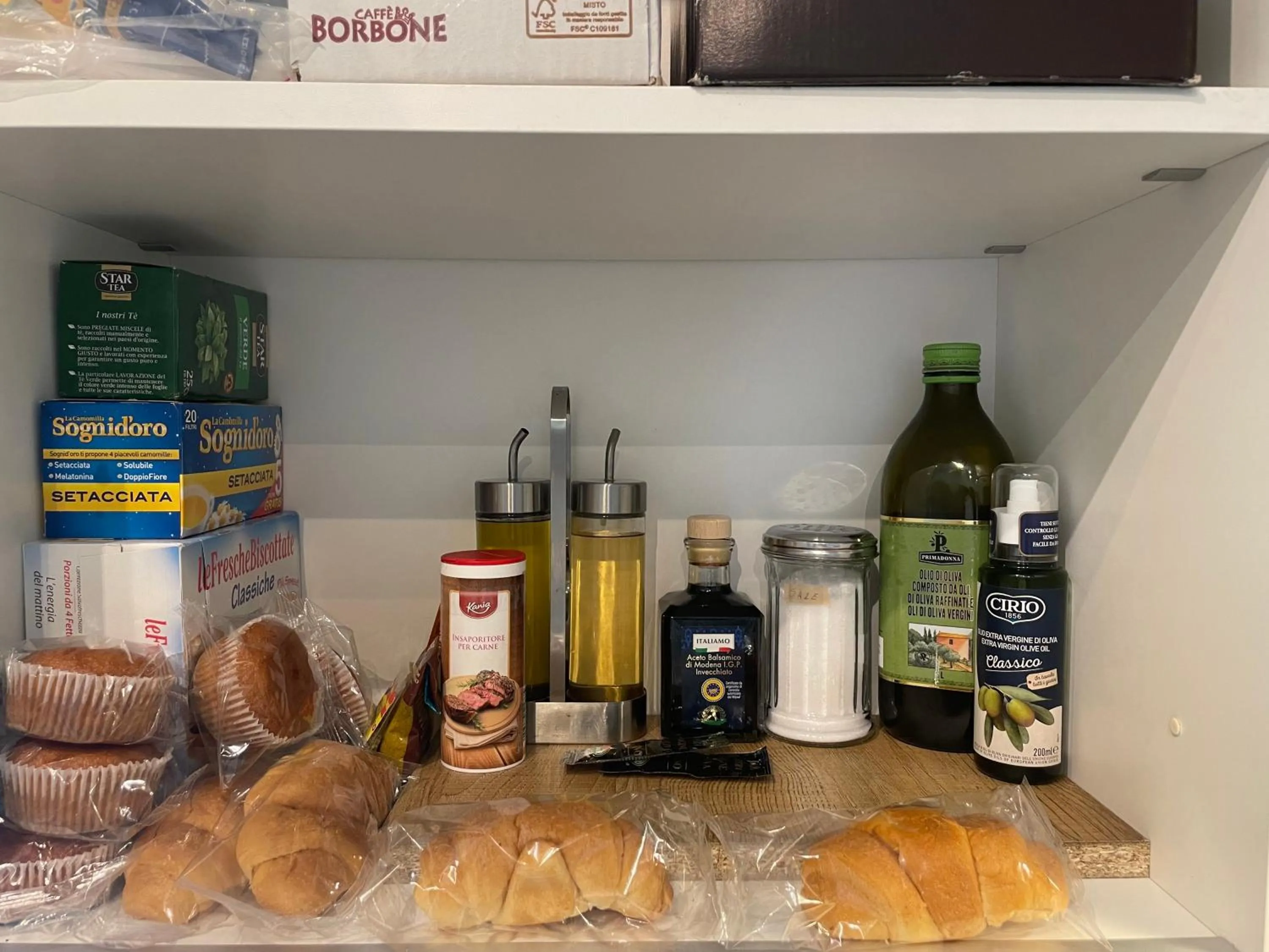 Communal kitchen in Stella Rooms