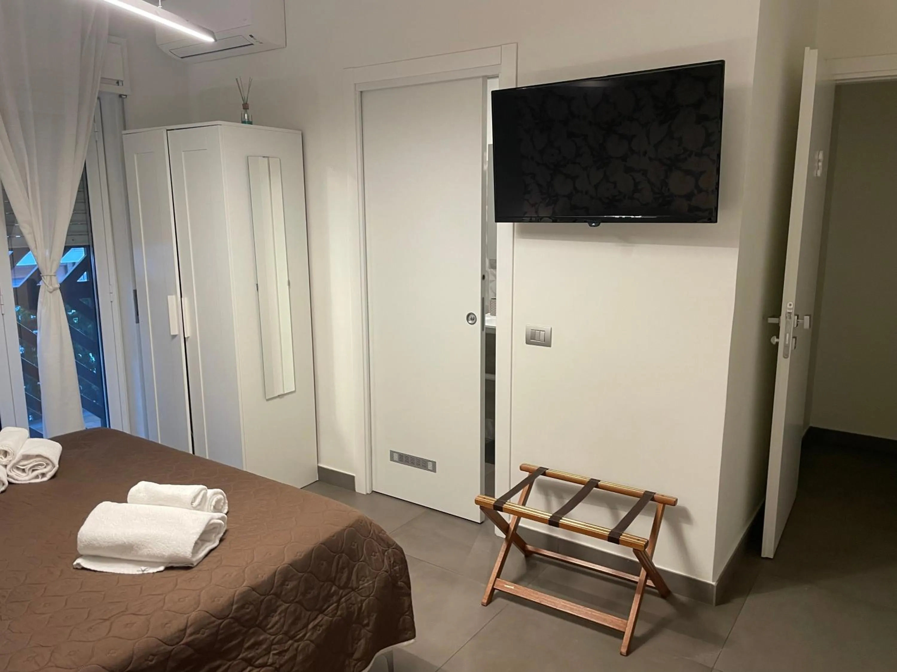 Photo of the whole room, Bed in Stella Rooms