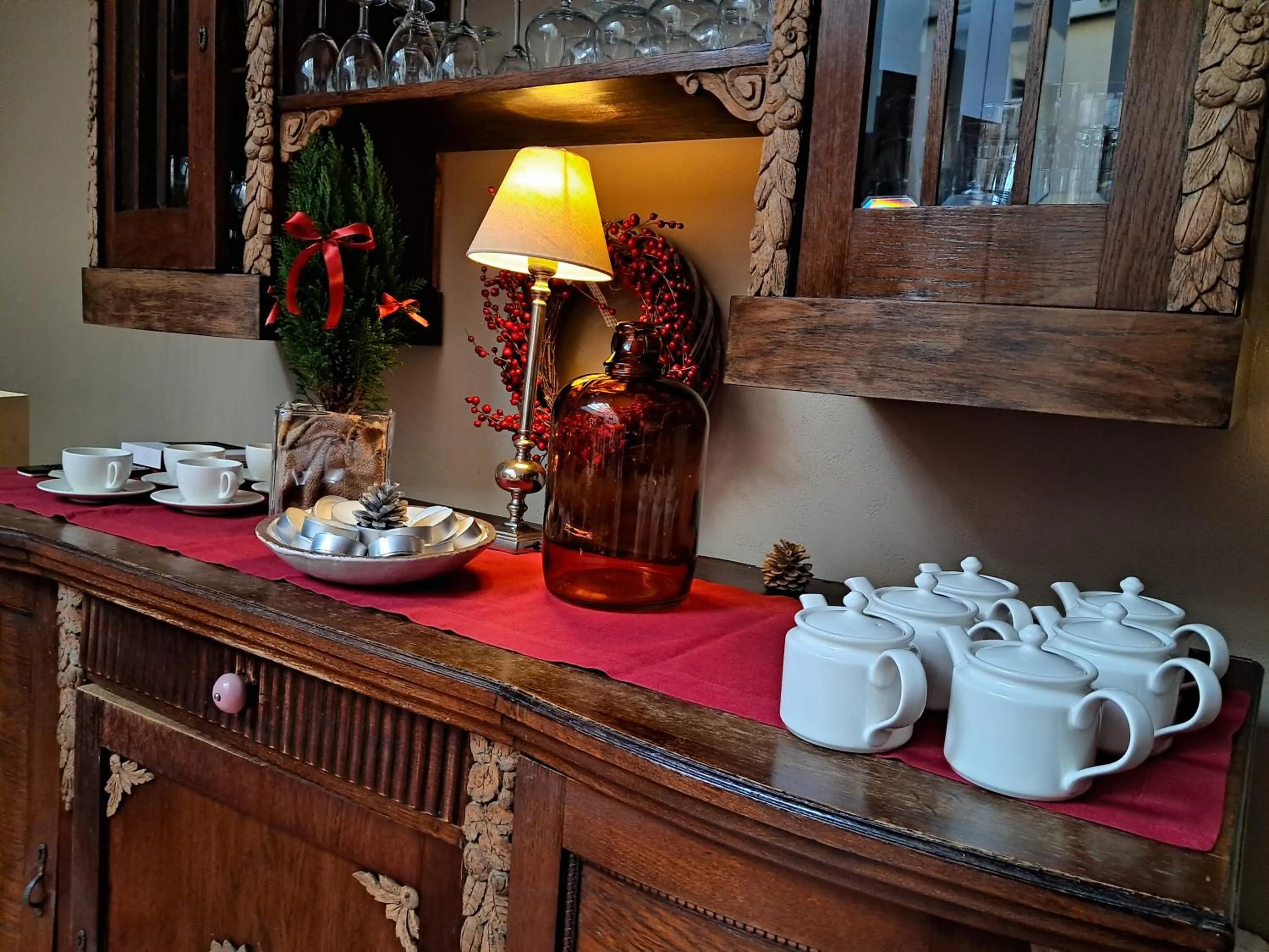 Communal lounge/ TV room in Hotel Stare Miasto Old Town