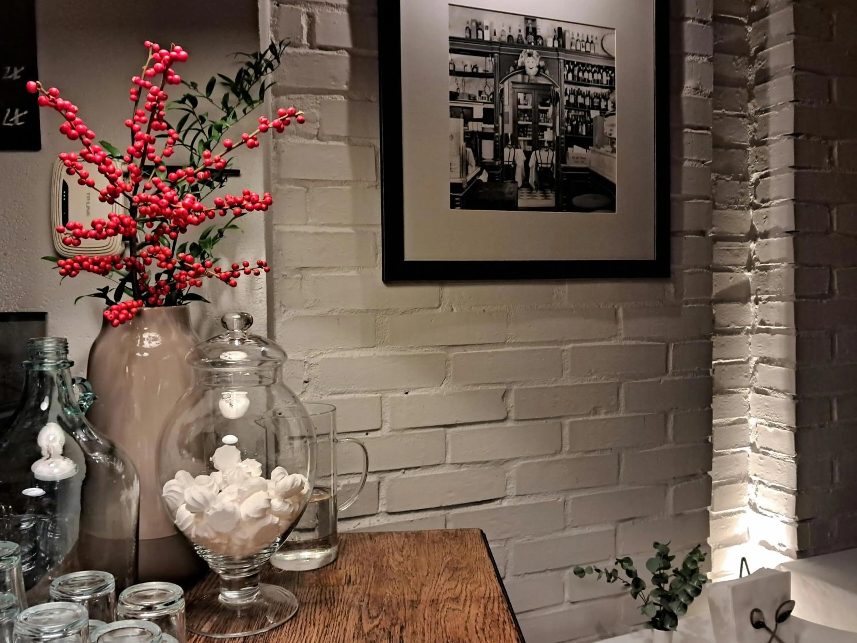 Communal lounge/ TV room in Hotel Stare Miasto Old Town