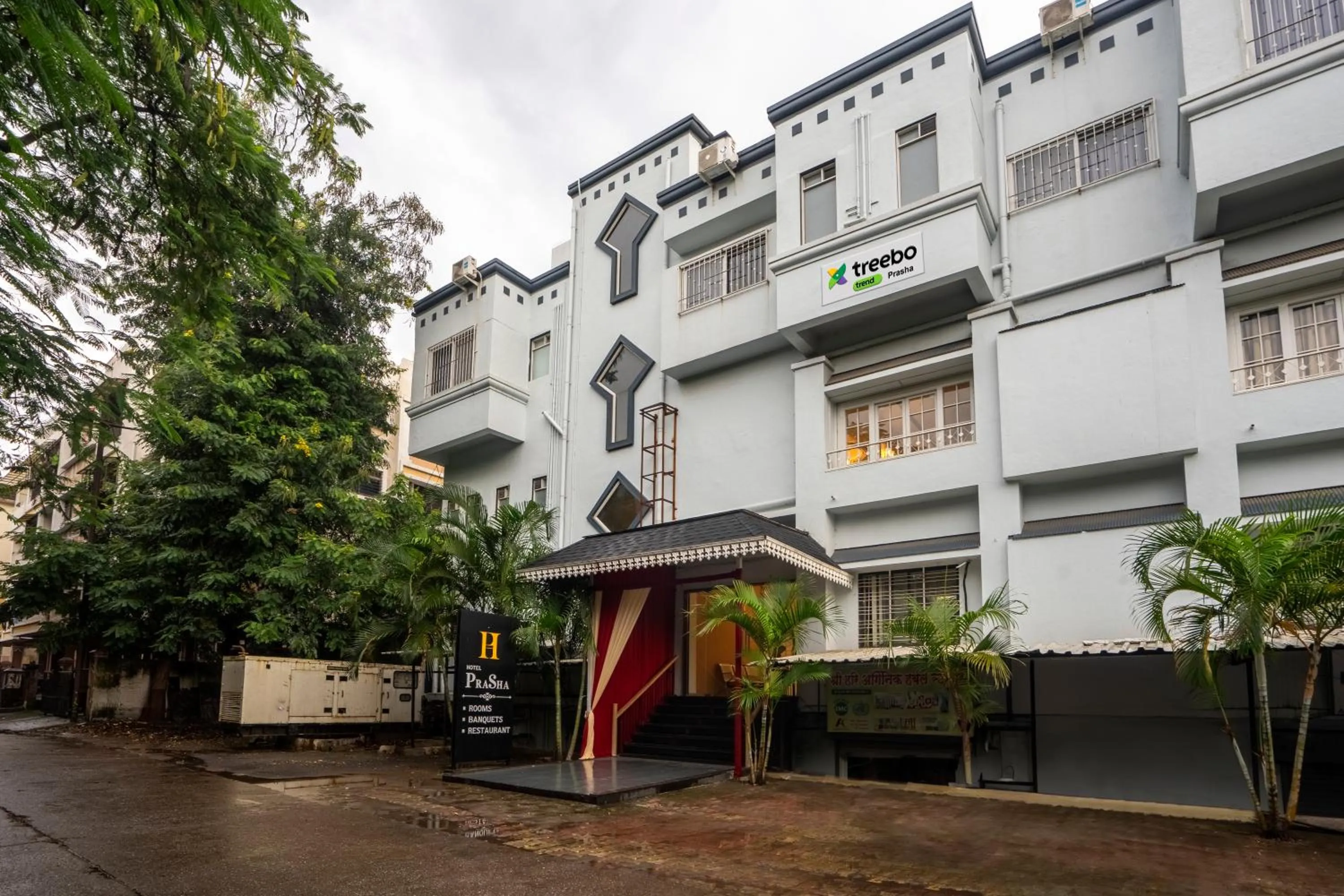 Facade/entrance in Treebo Prasha