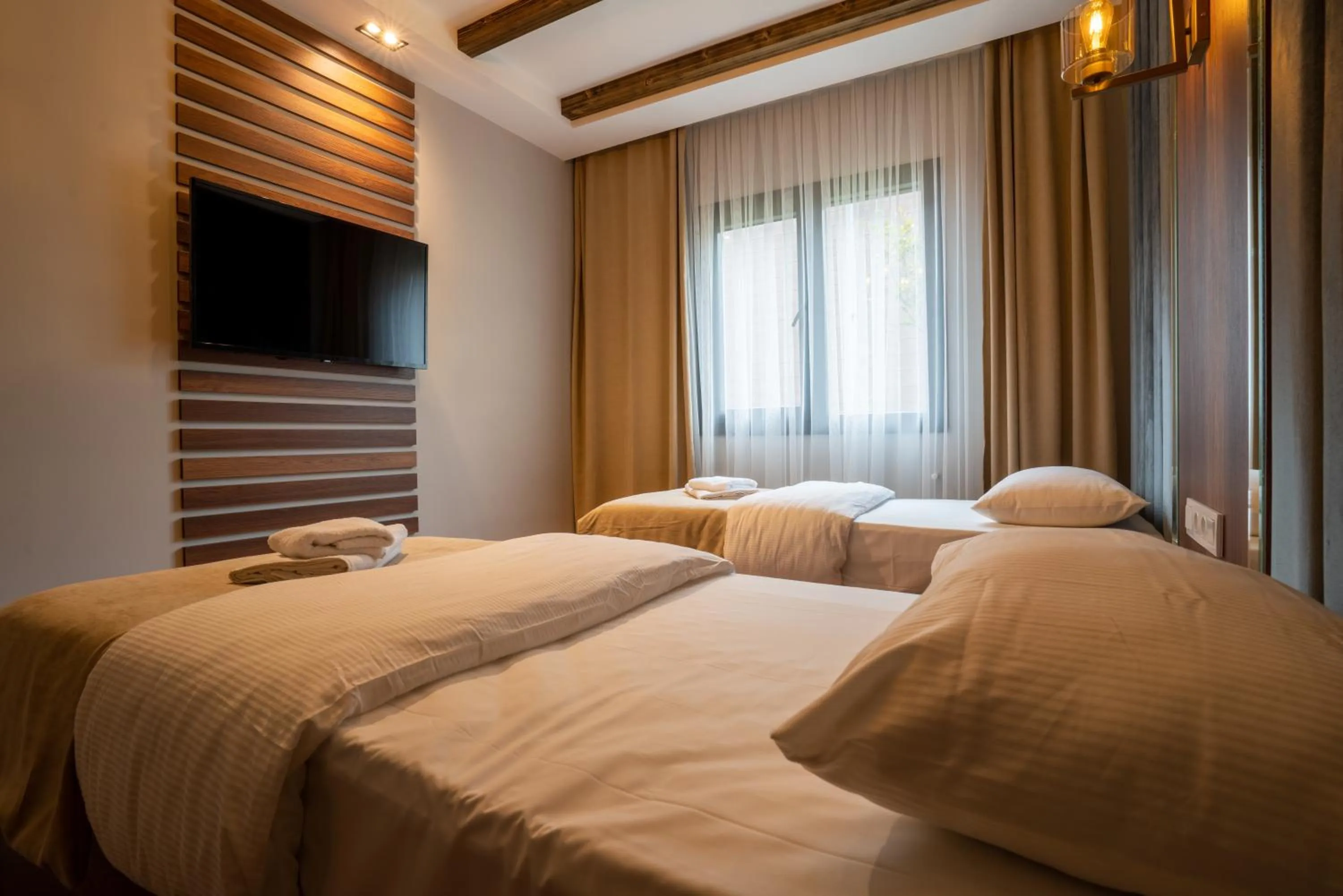 Bed in POISON GARDEN SUİTE