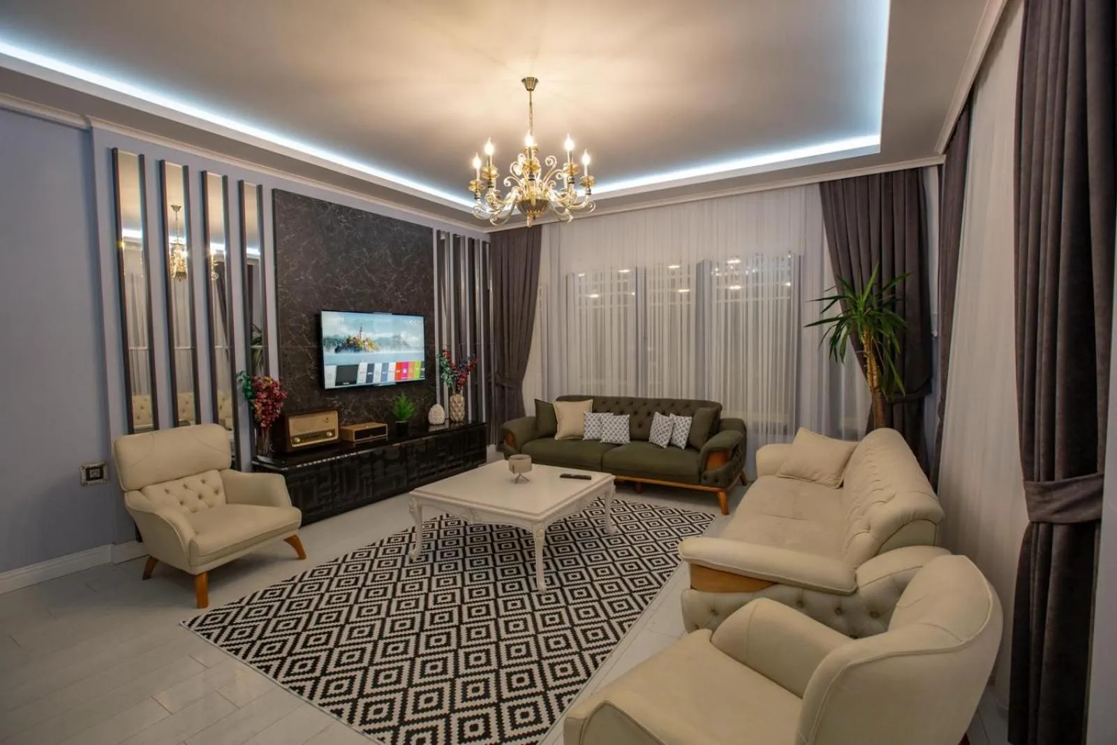 POISON GARDEN SUİTE