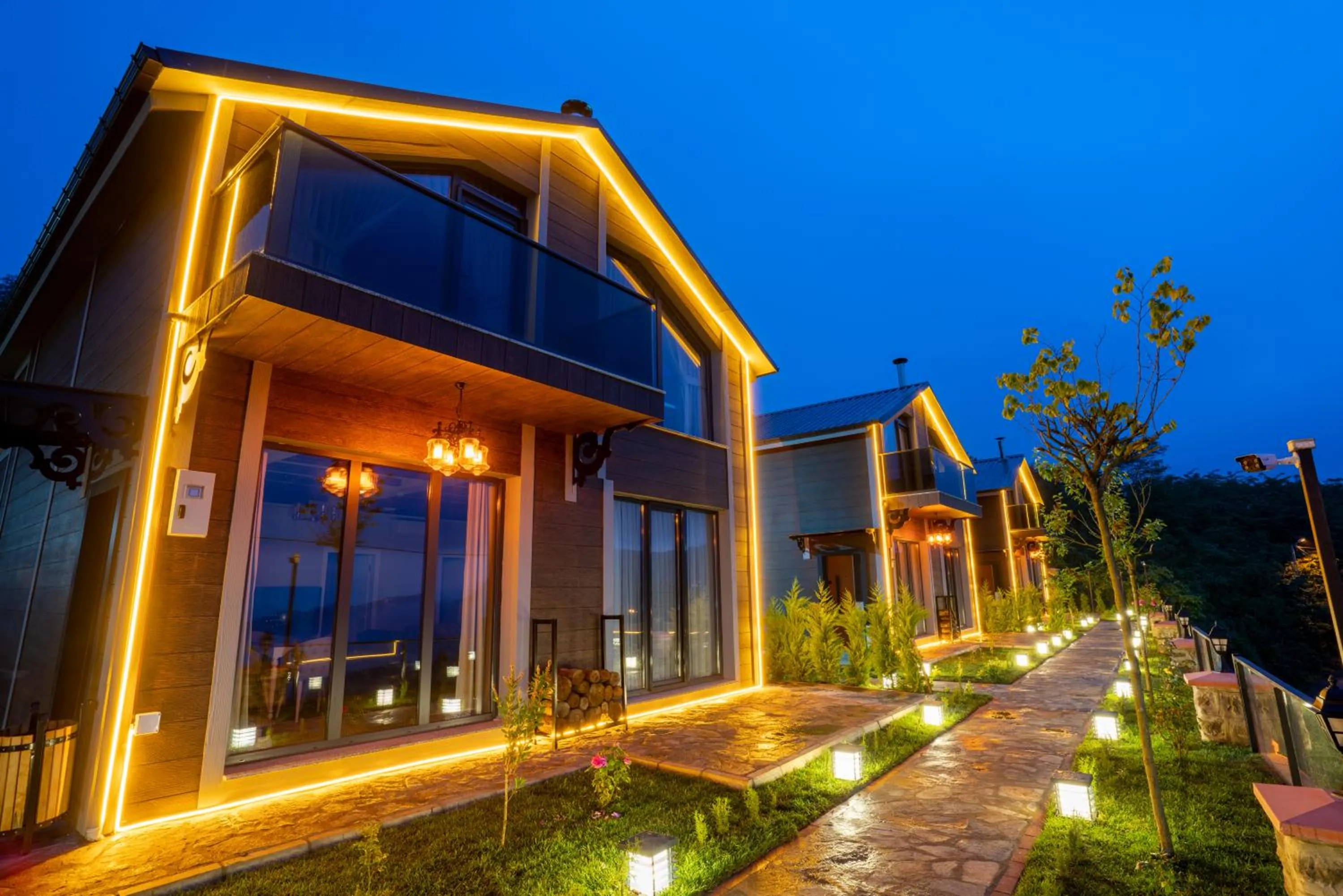 Property building in POISON GARDEN SUİTE