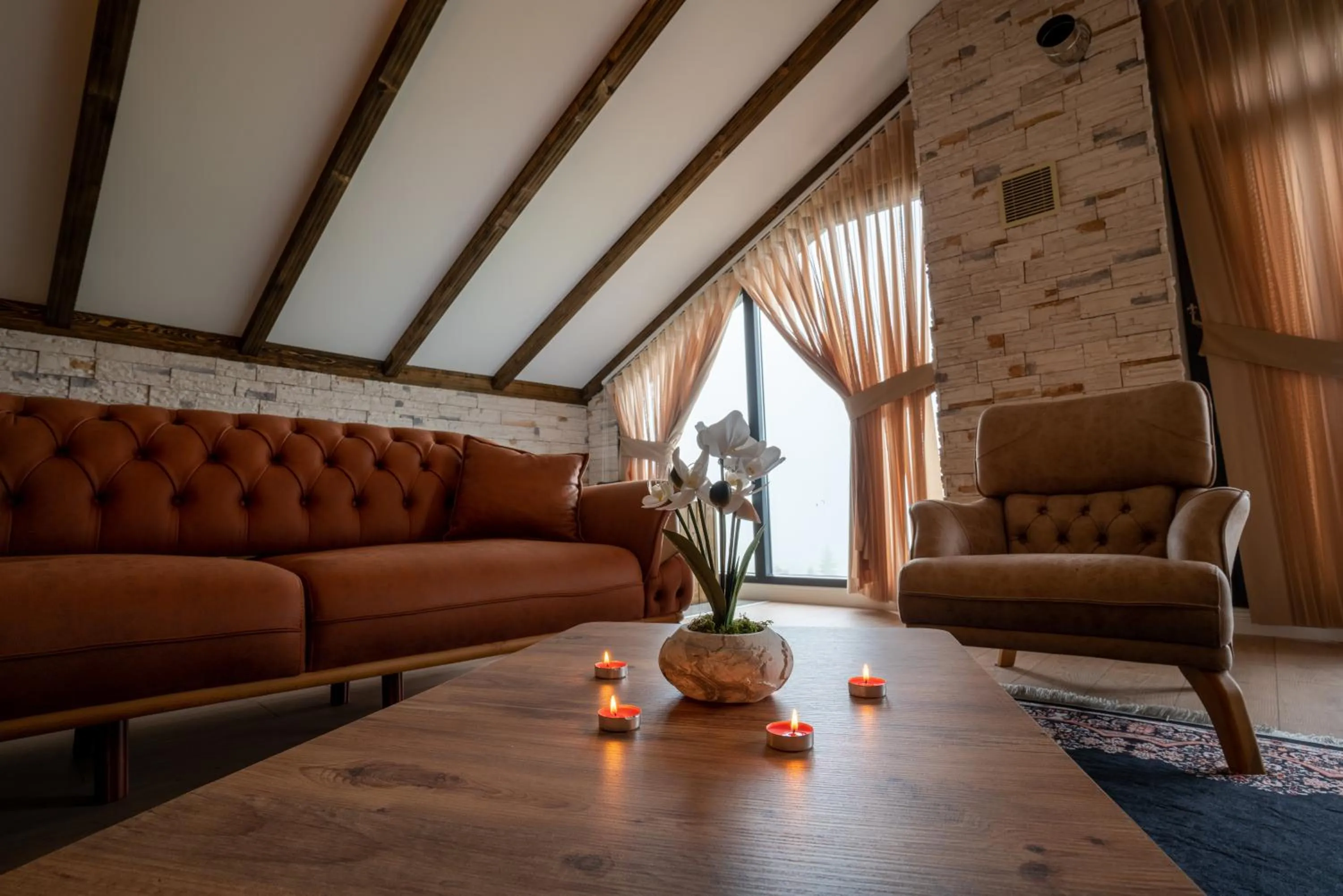 POISON GARDEN SUİTE