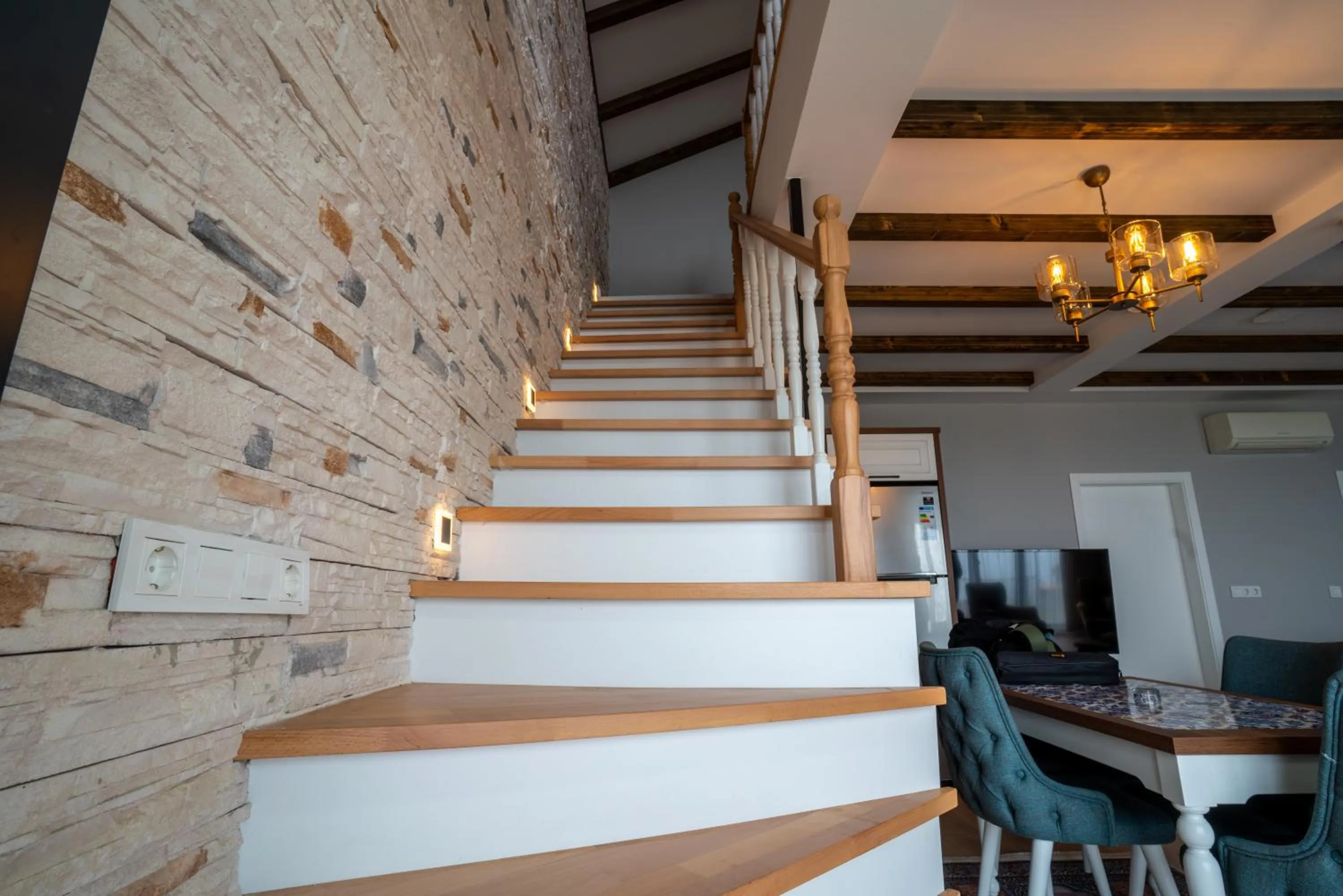 POISON GARDEN SUİTE