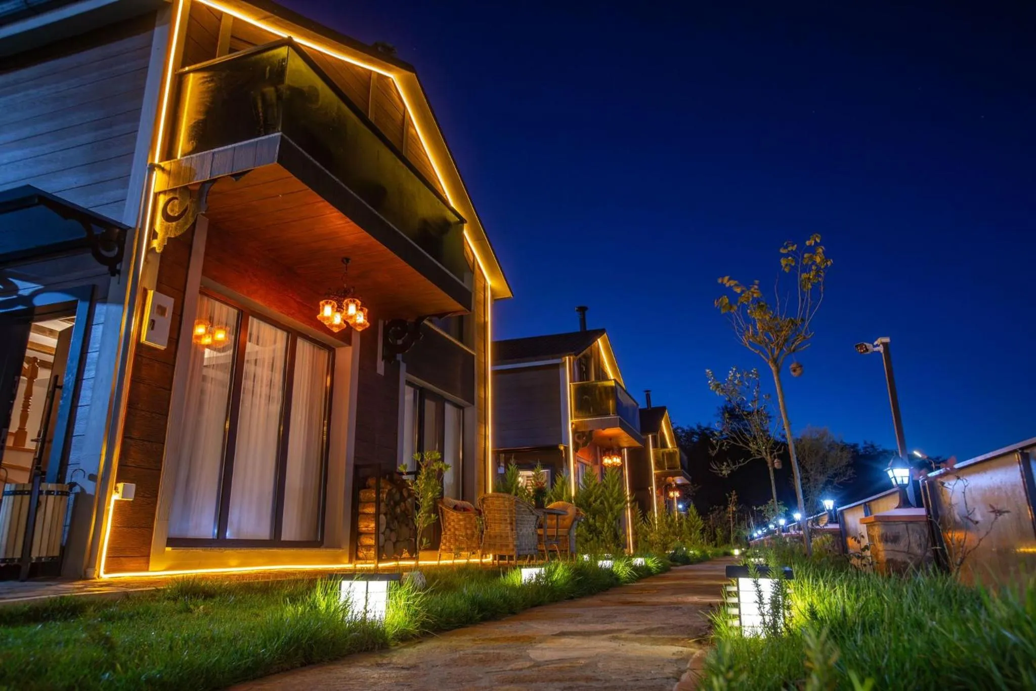 POISON GARDEN SUİTE