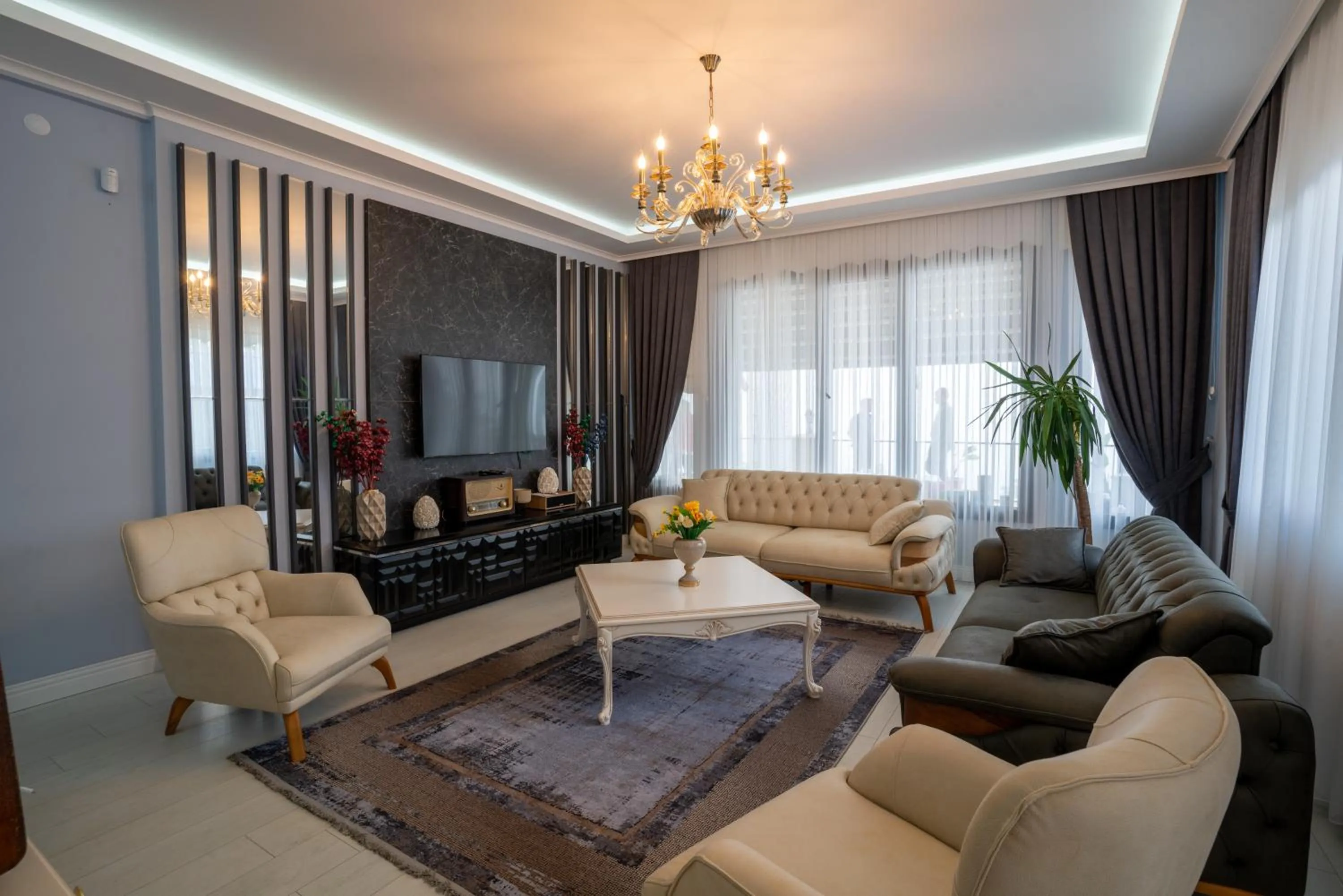 POISON GARDEN SUİTE