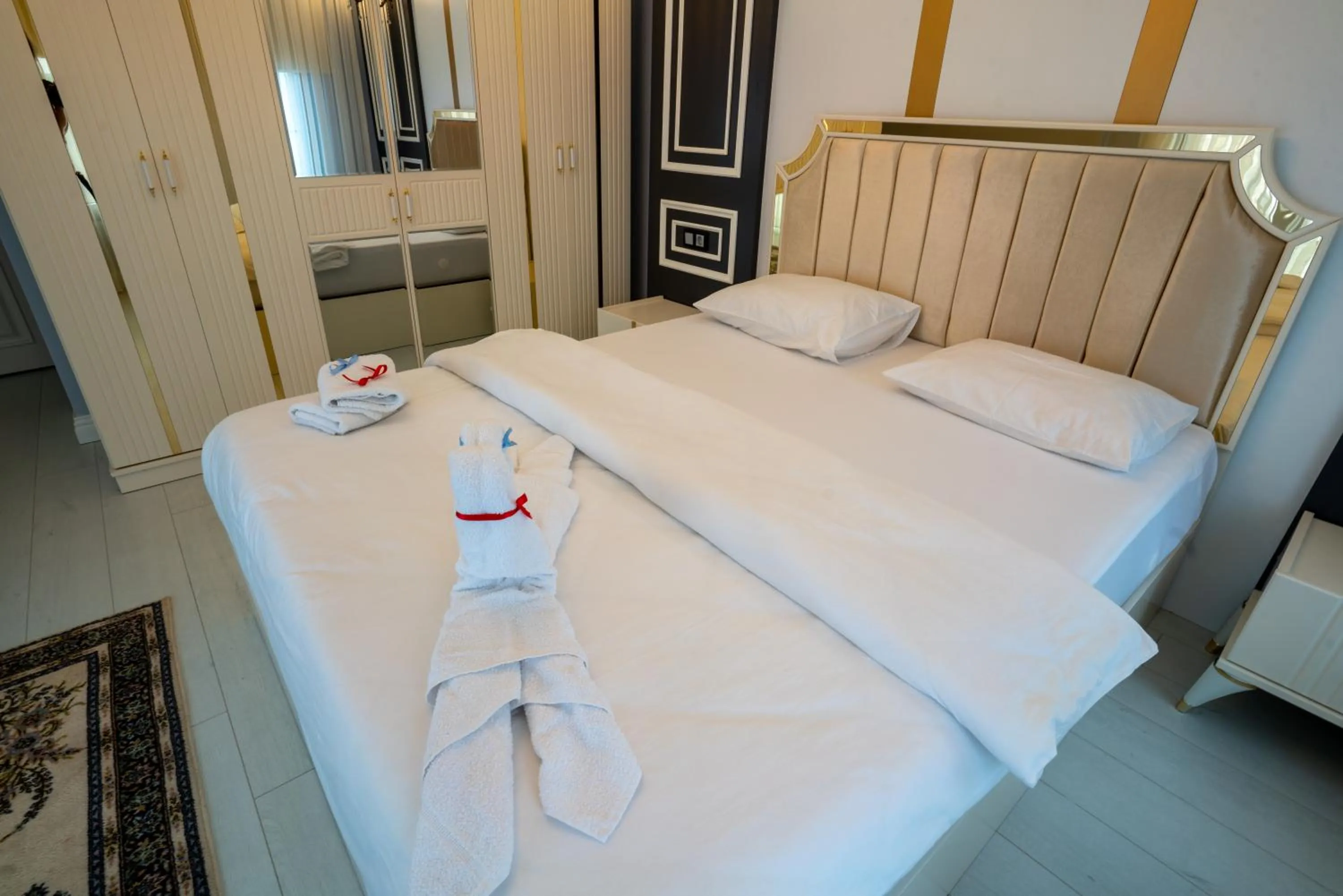 Bed in POISON GARDEN SUİTE