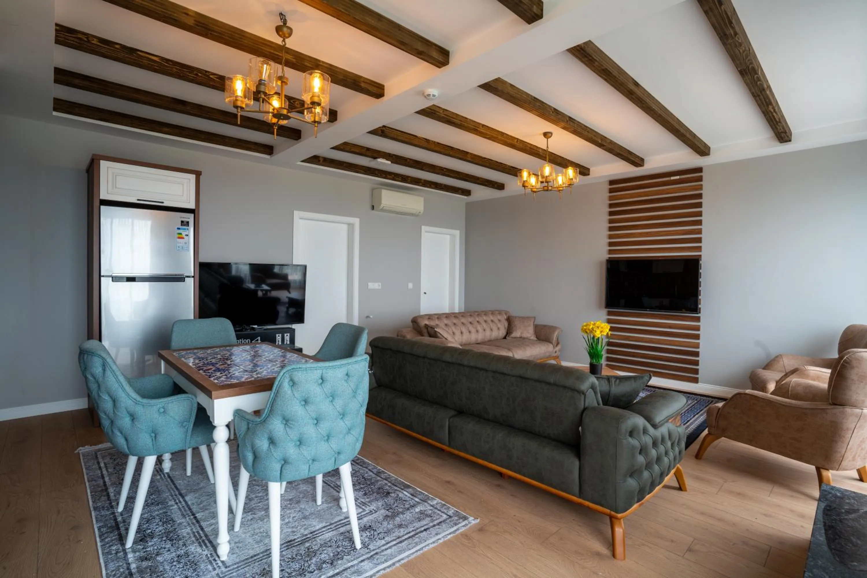 POISON GARDEN SUİTE