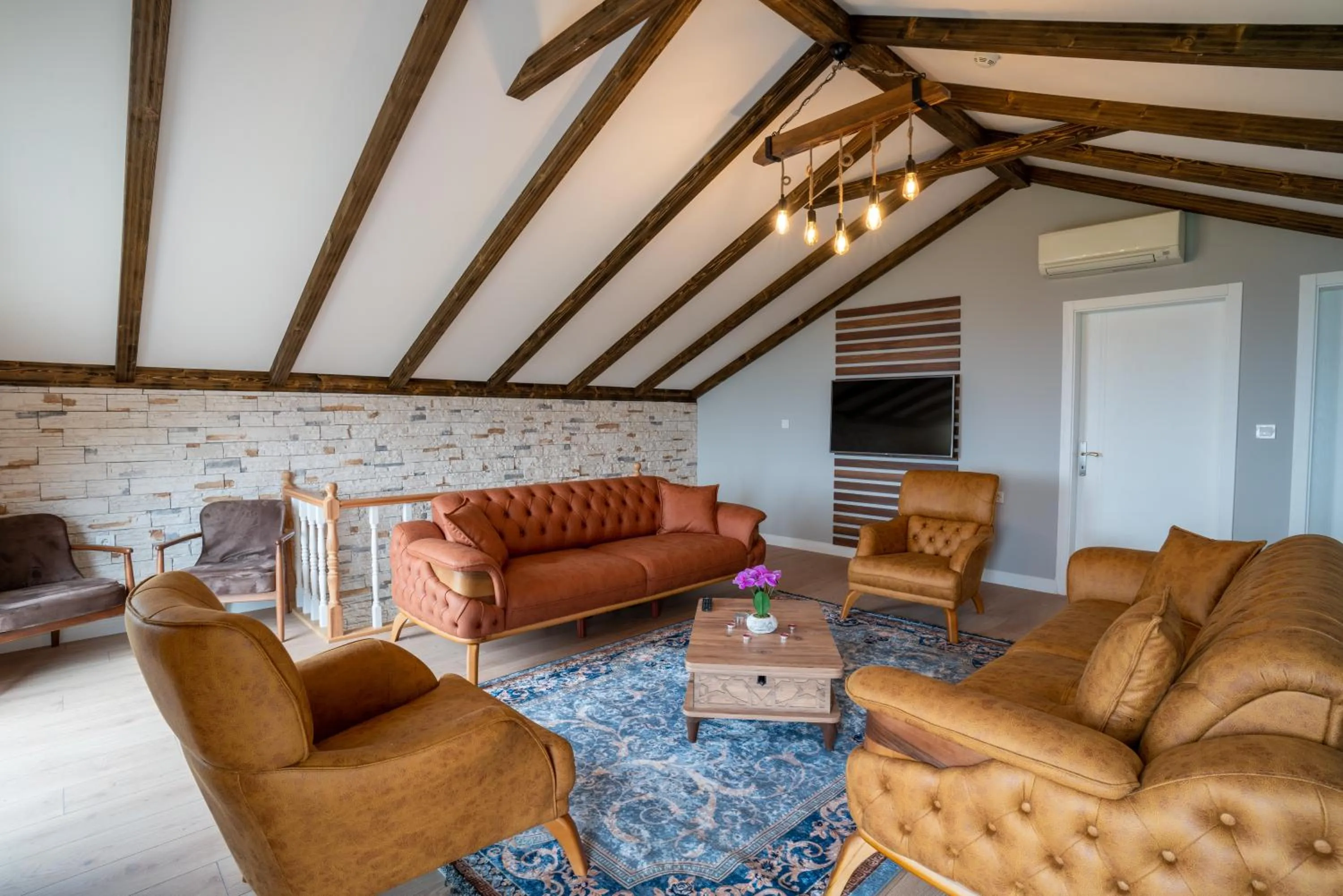 POISON GARDEN SUİTE