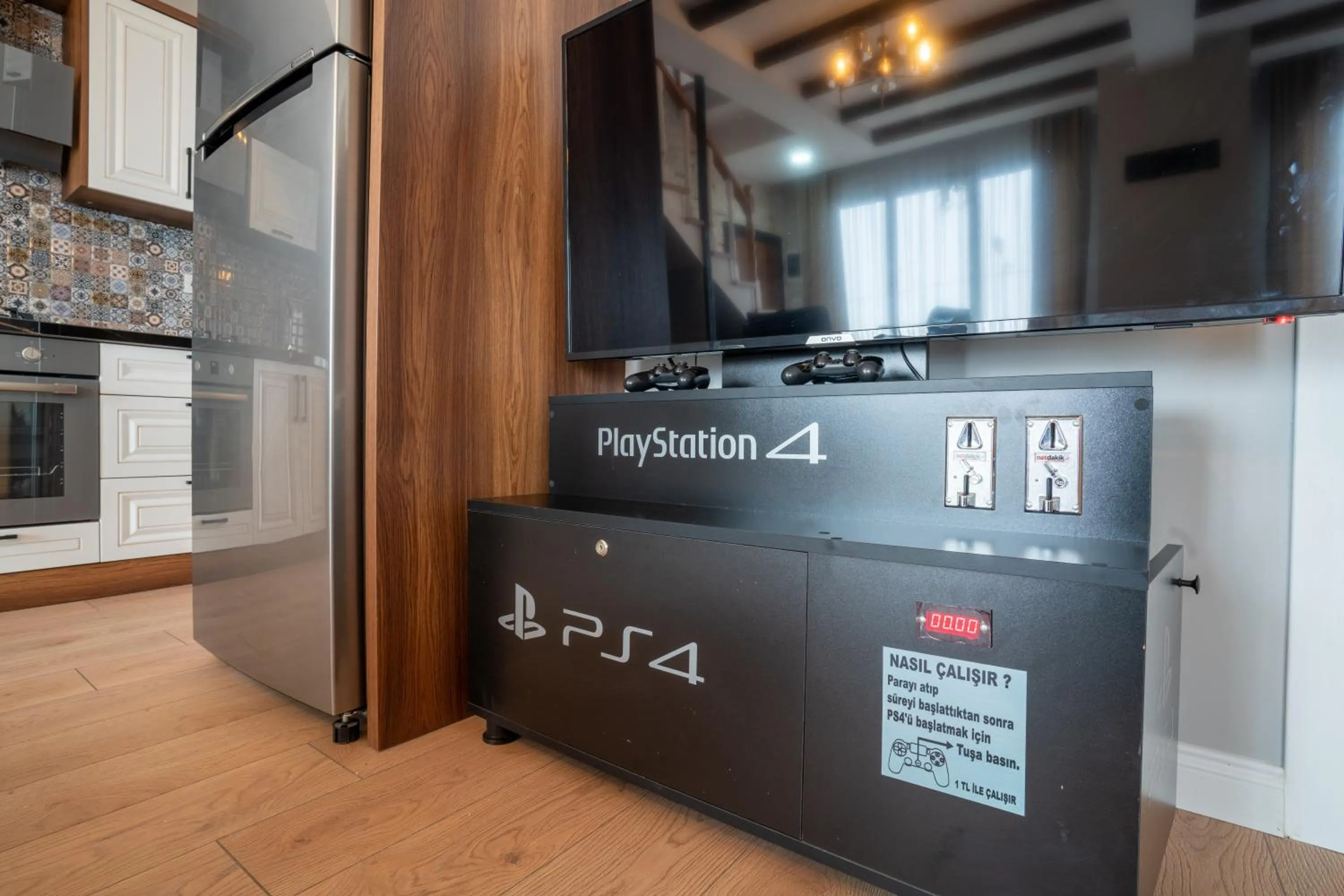 POISON GARDEN SUİTE