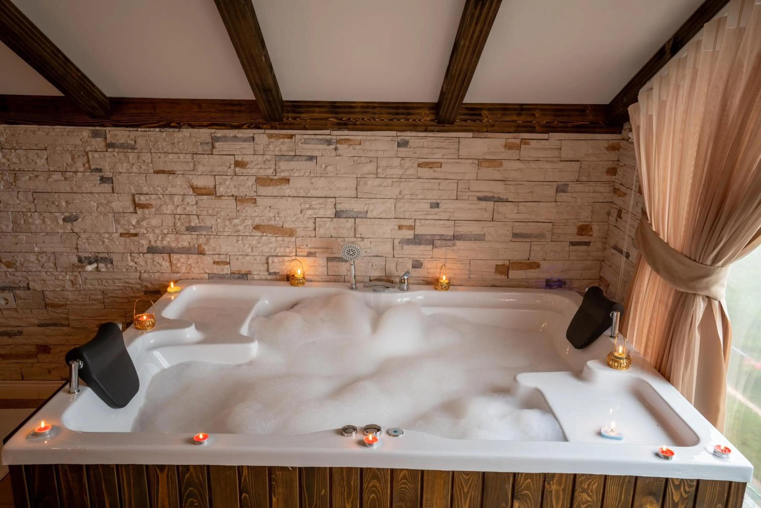 POISON GARDEN SUİTE