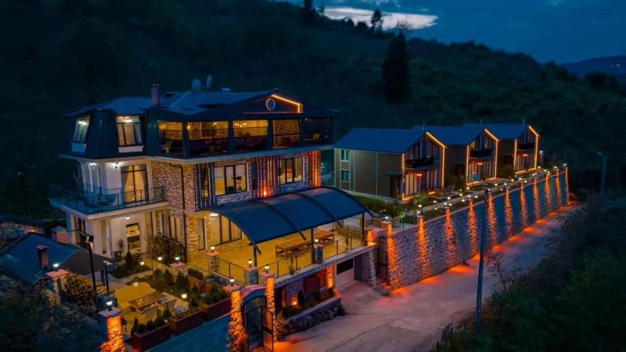 POISON GARDEN SUİTE