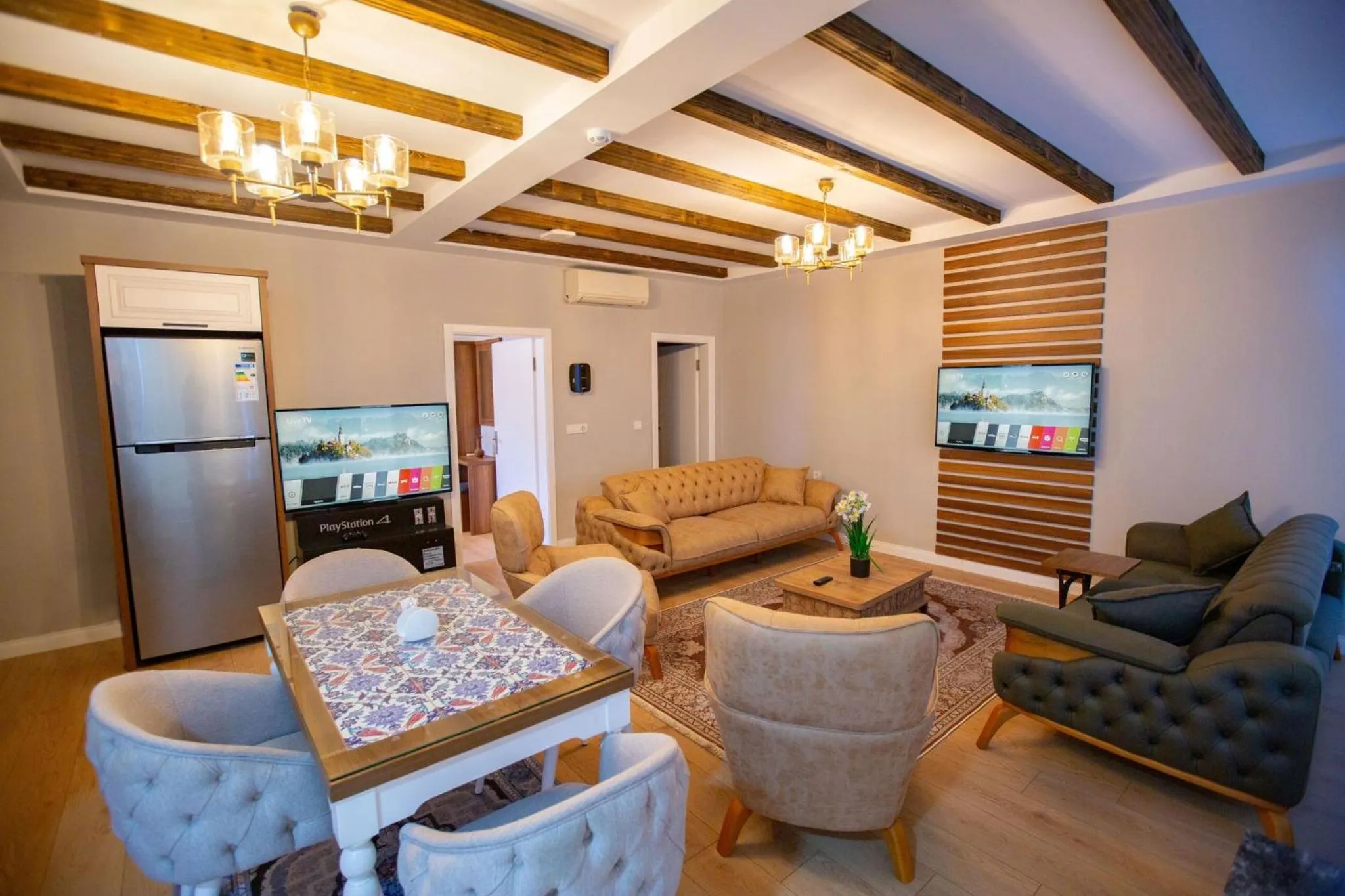 POISON GARDEN SUİTE