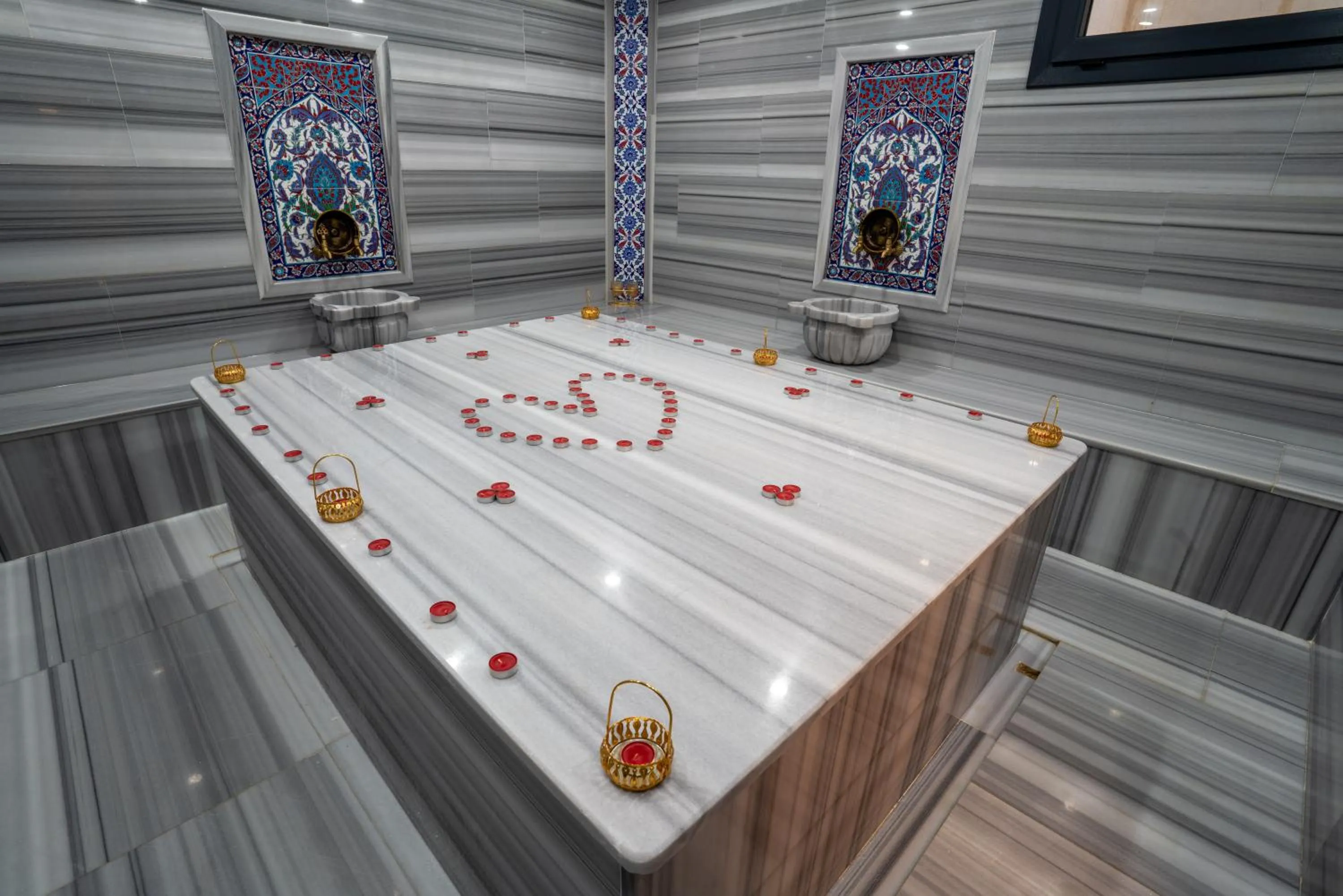 Public Bath in POISON GARDEN SUİTE