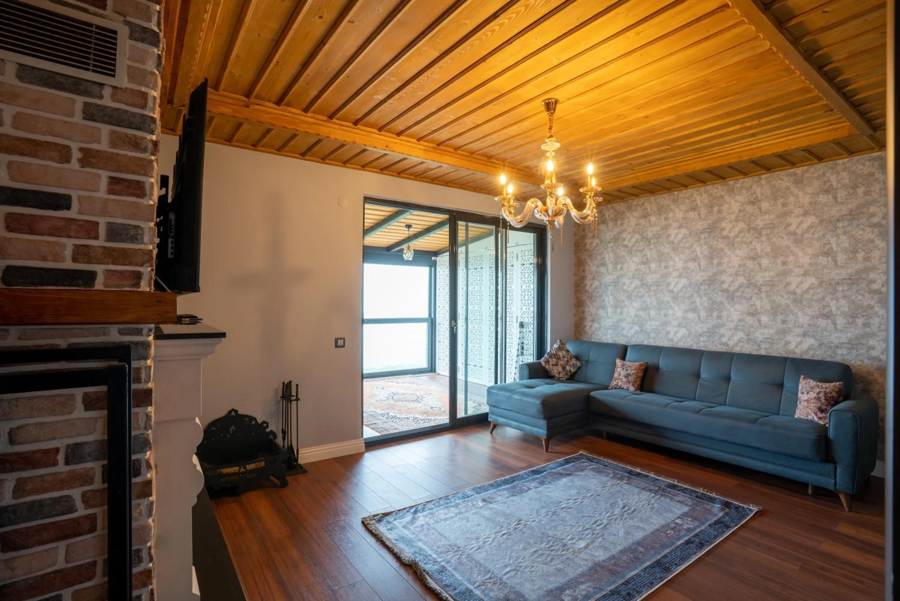 POISON GARDEN SUİTE