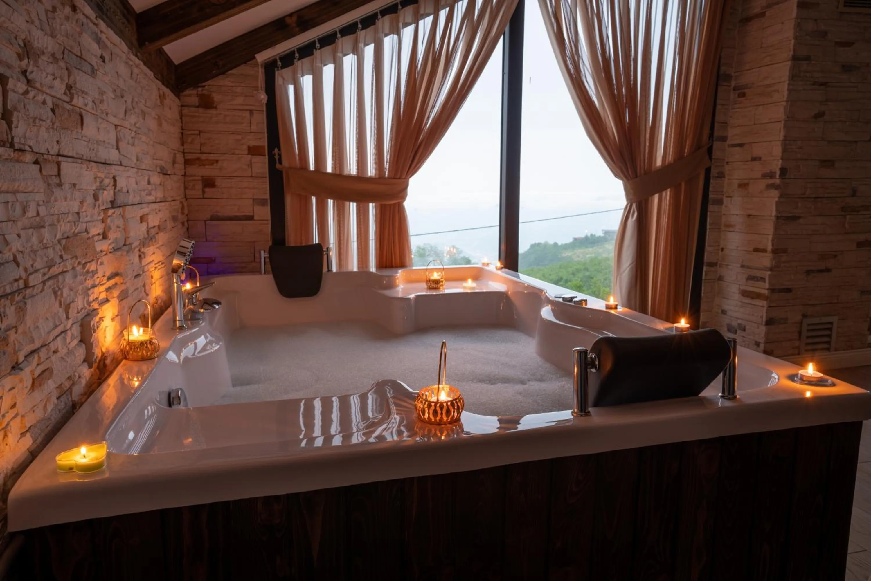 POISON GARDEN SUİTE