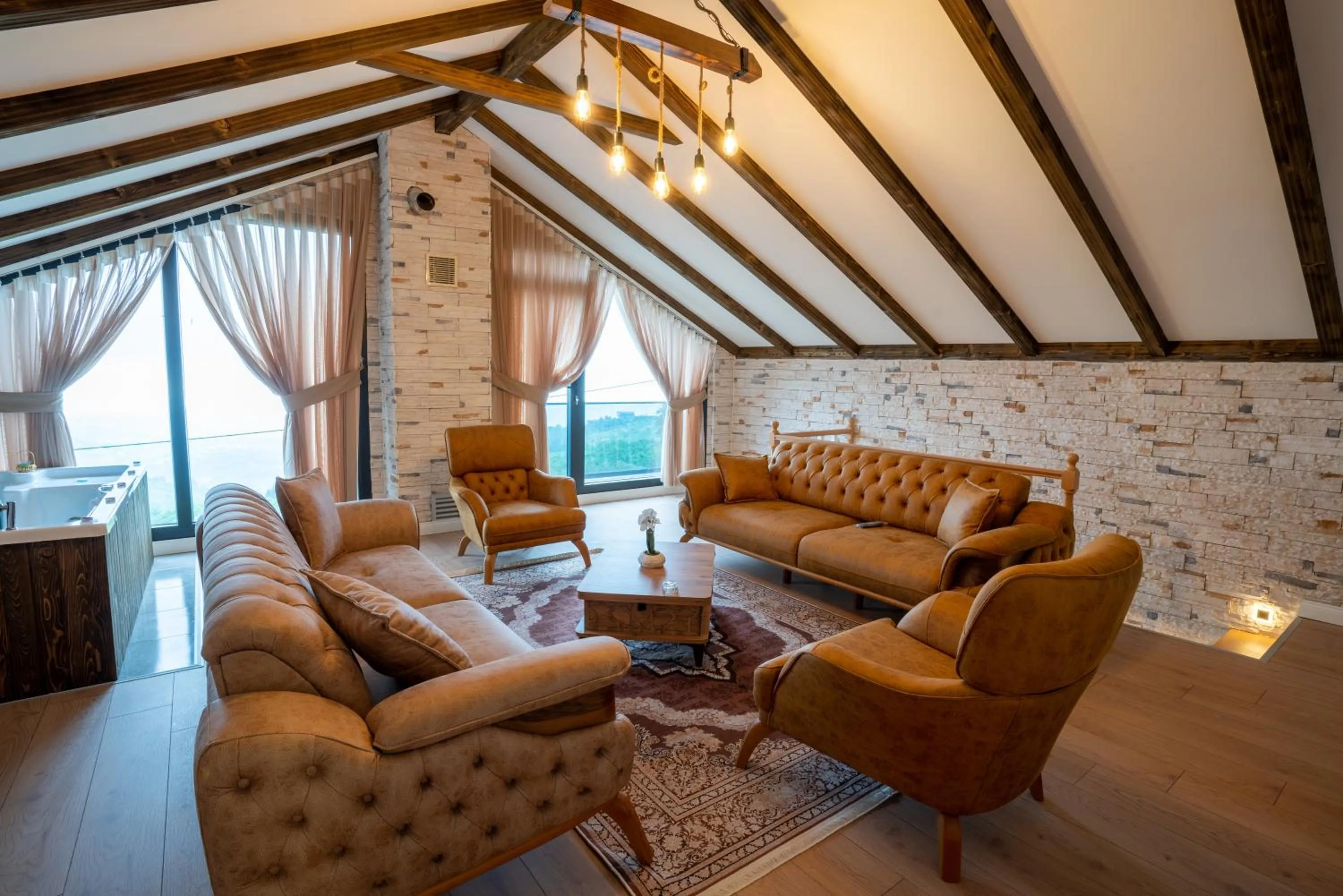 POISON GARDEN SUİTE