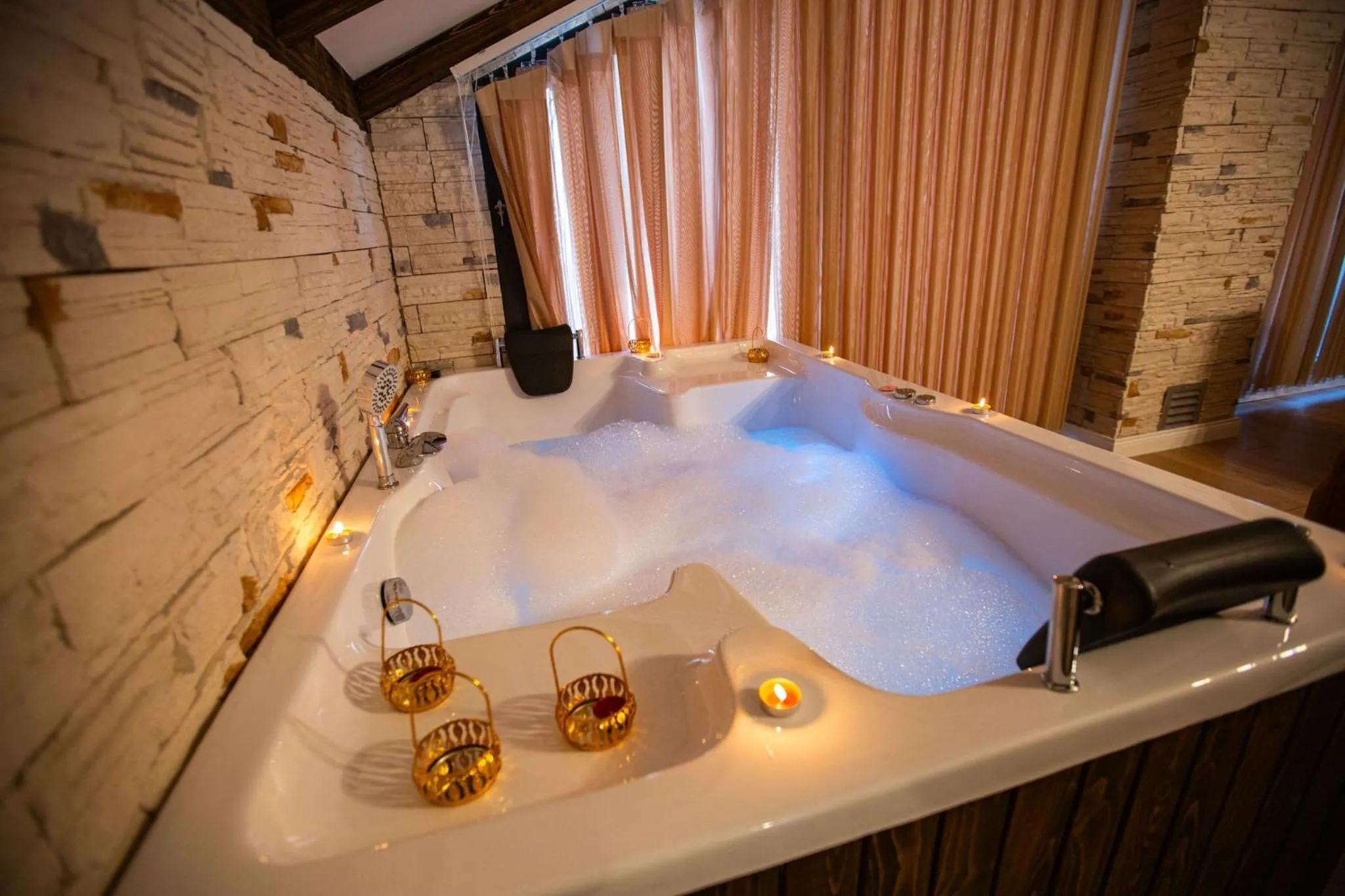 POISON GARDEN SUİTE