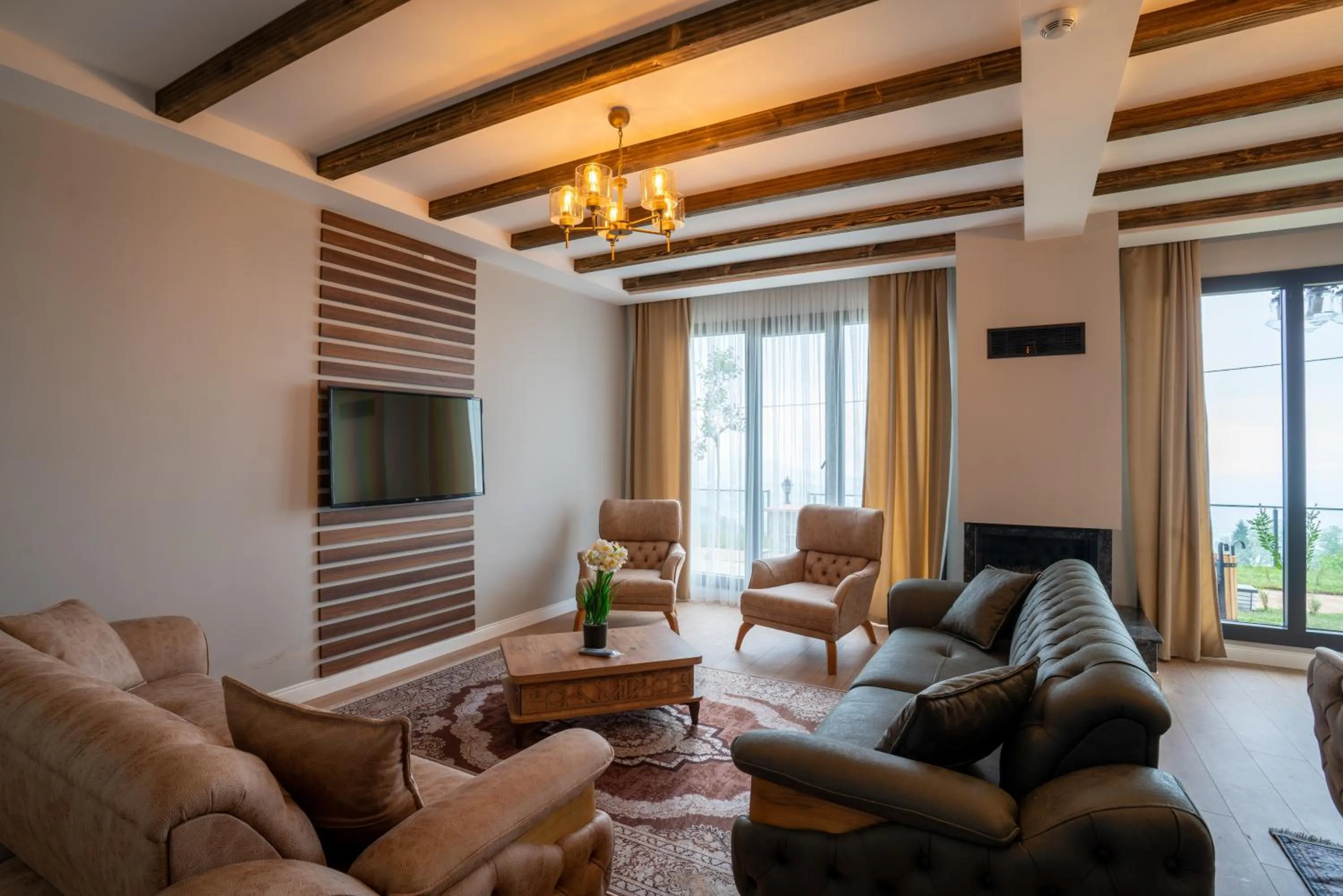 POISON GARDEN SUİTE