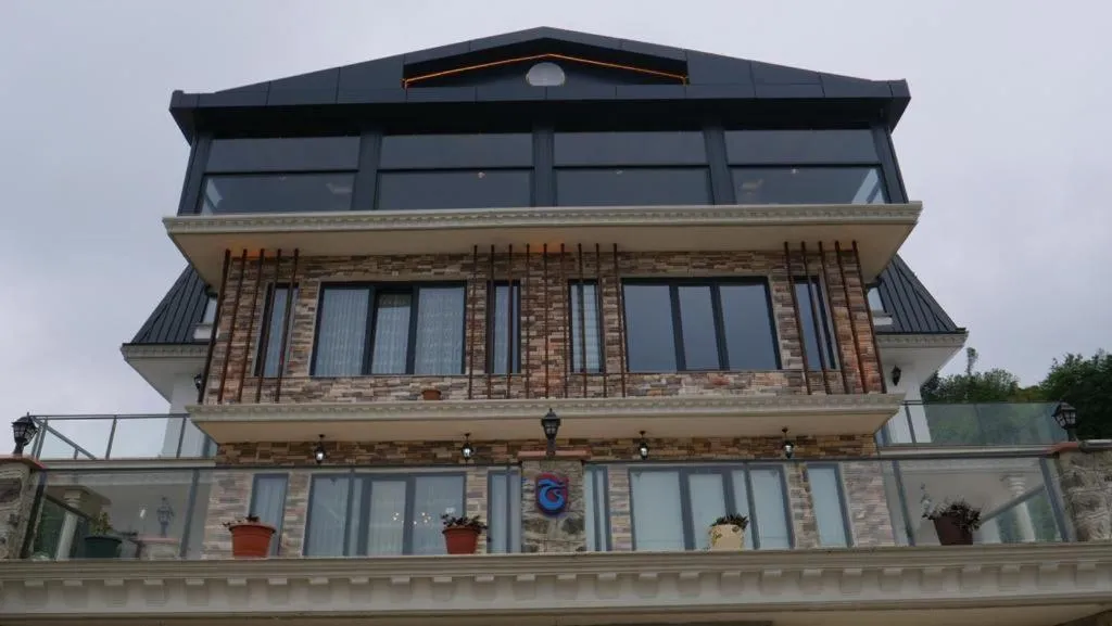 POISON GARDEN SUİTE