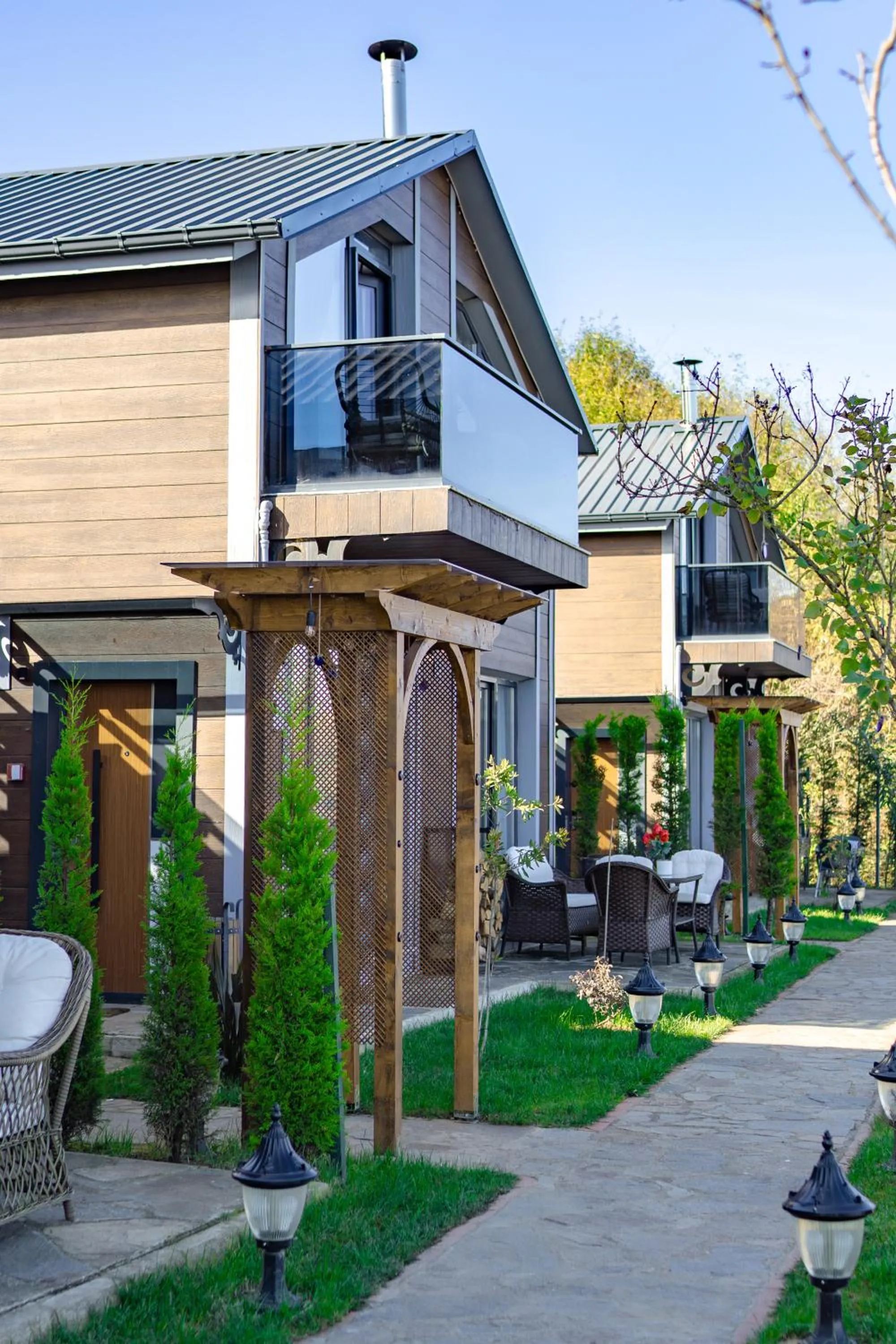 Spring in POISON GARDEN SUİTE