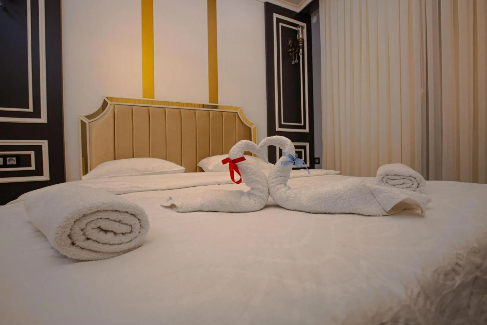 Bed in POISON GARDEN SUİTE