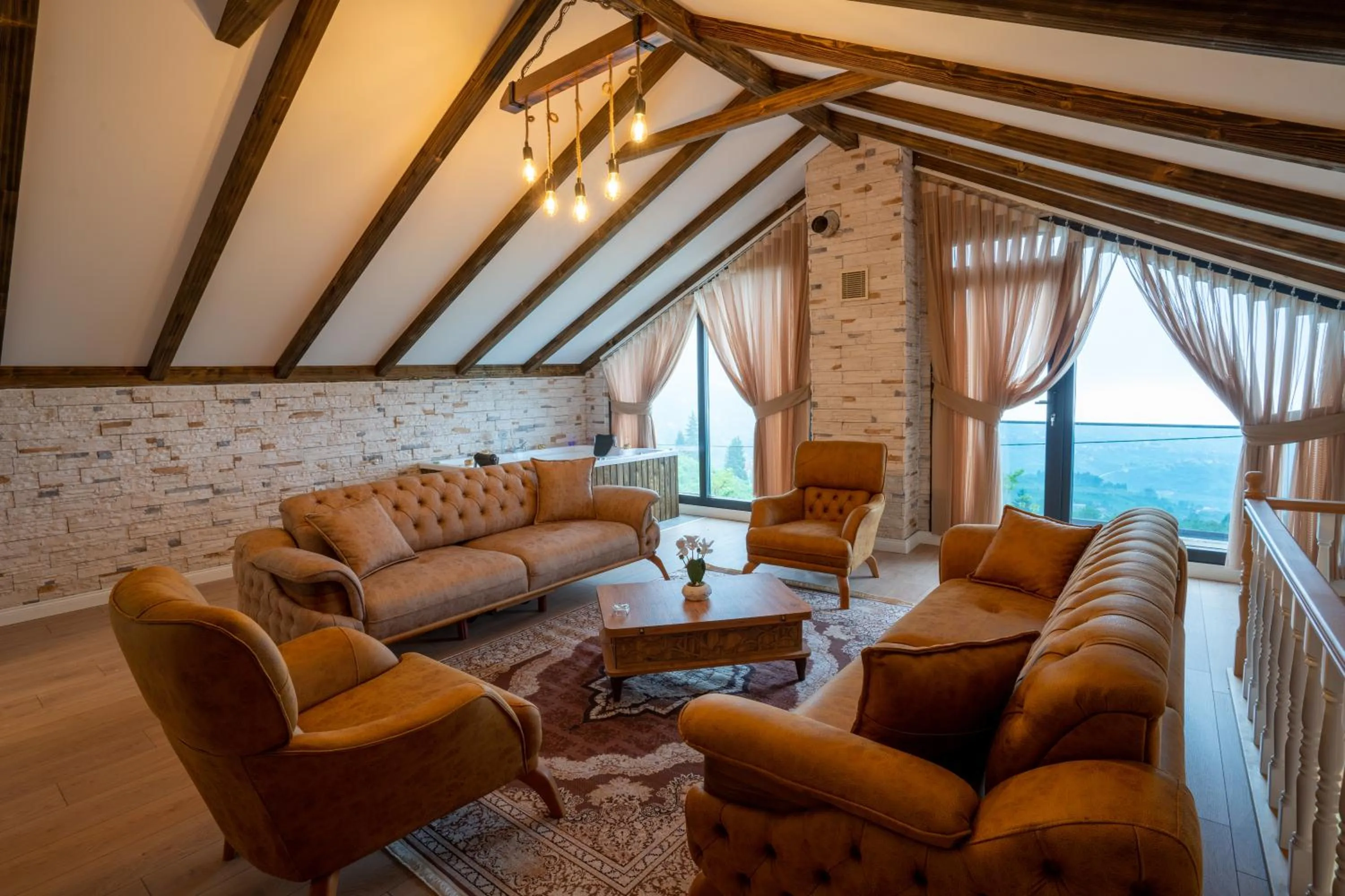 POISON GARDEN SUİTE