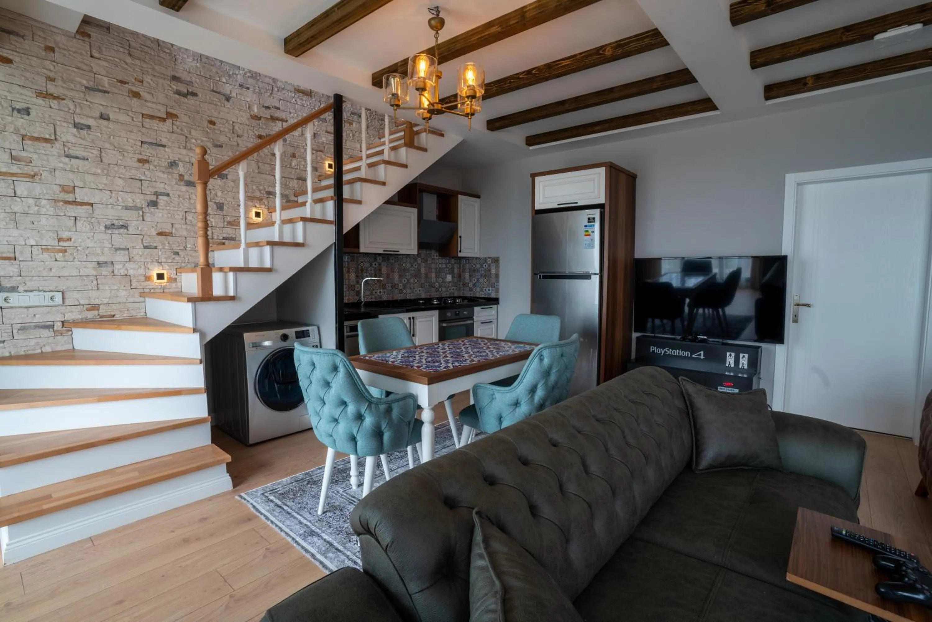 POISON GARDEN SUİTE