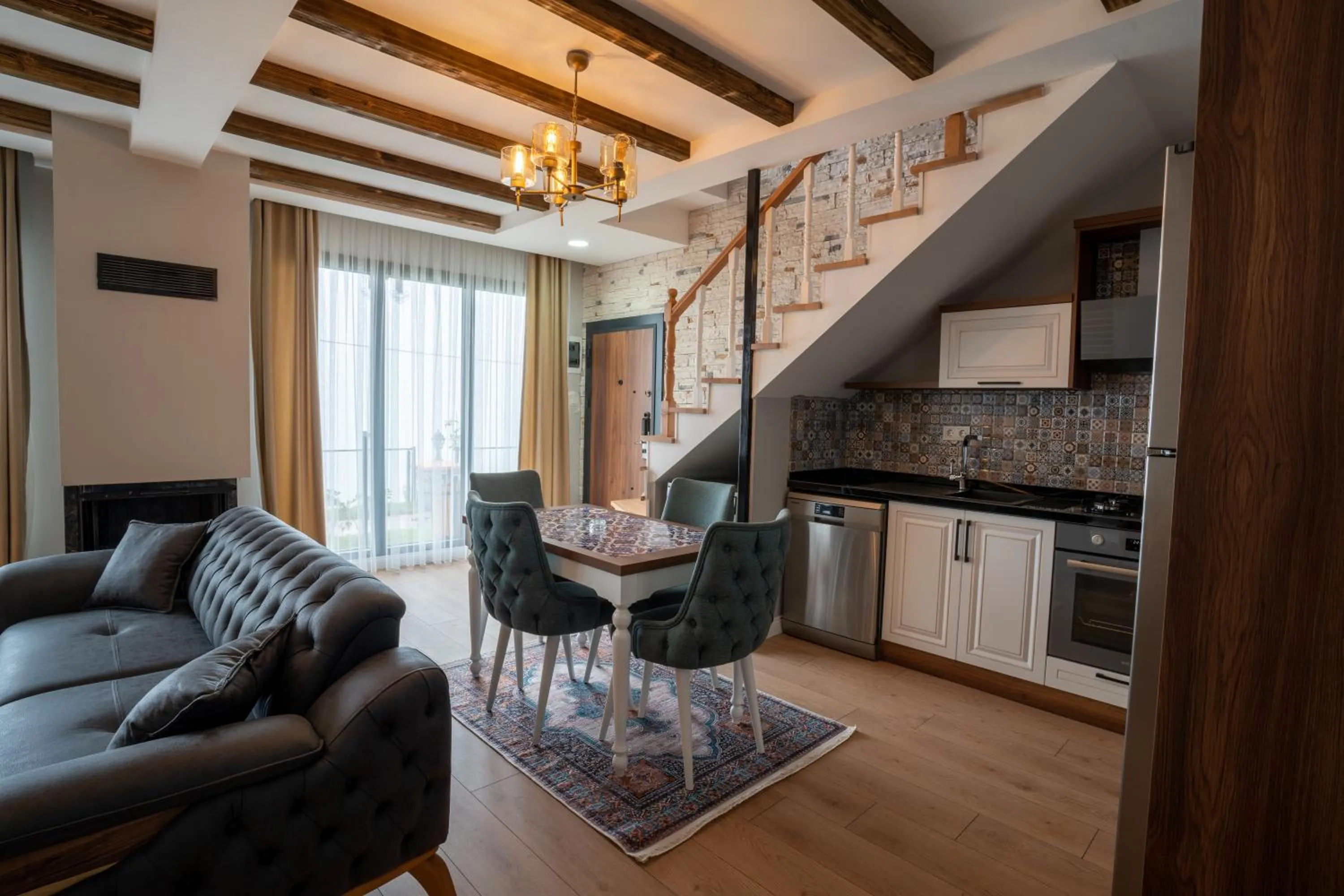 POISON GARDEN SUİTE